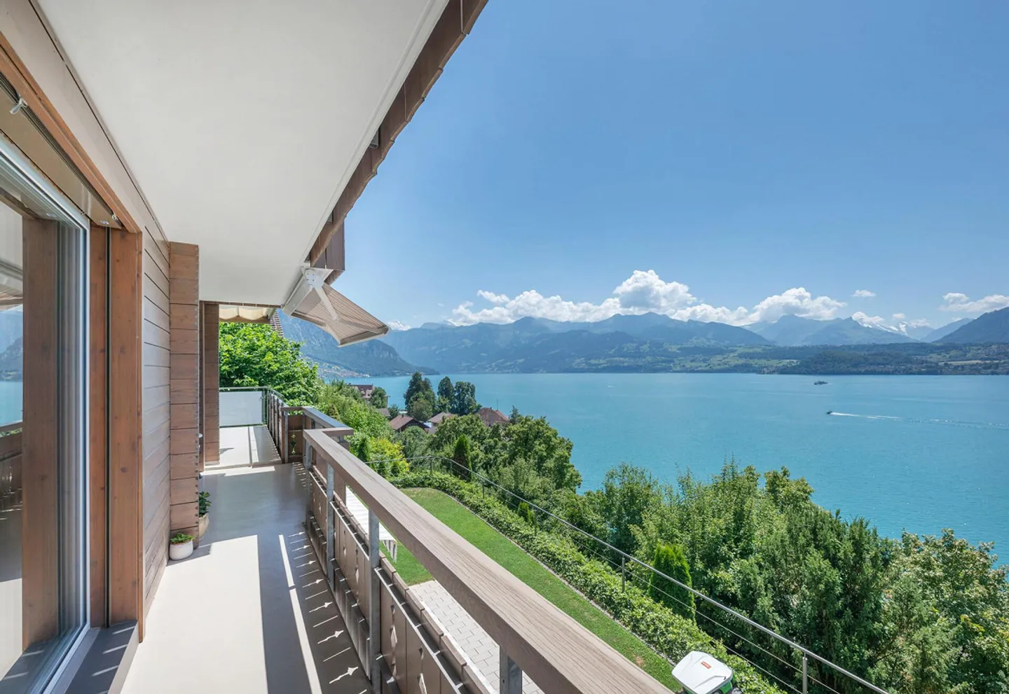 Spectacular Lake and Mountain View at Lake Thun - Photo 4 of 14