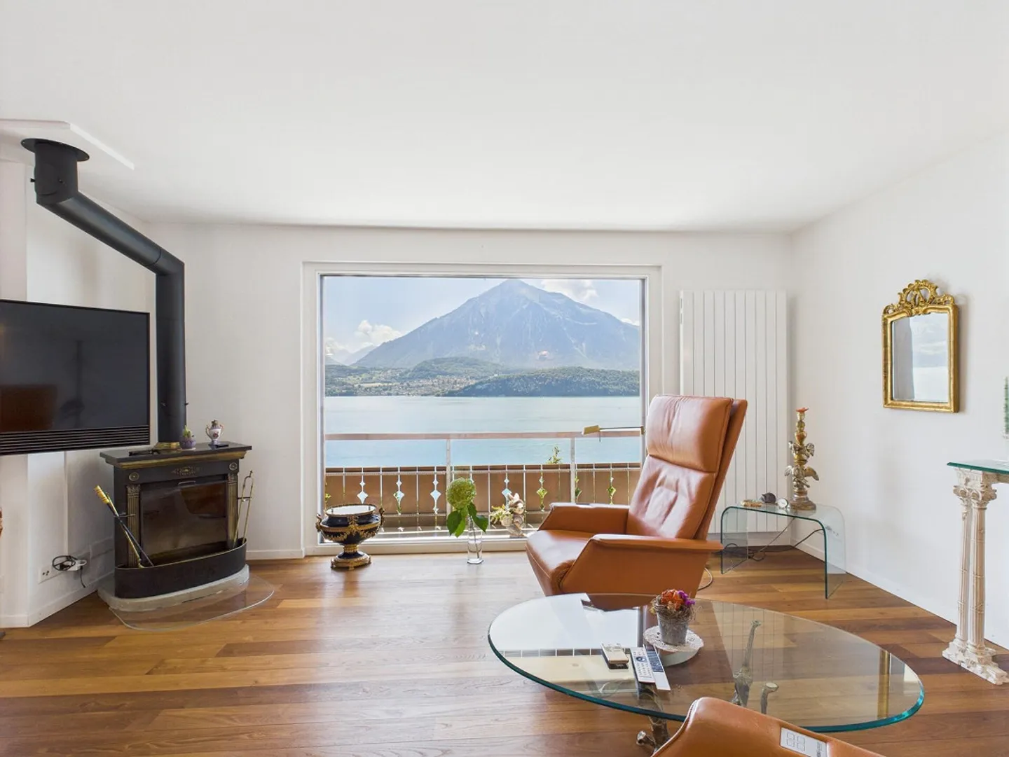 Spectacular Lake and Mountain View at Lake Thun - Photo 5 of 14
