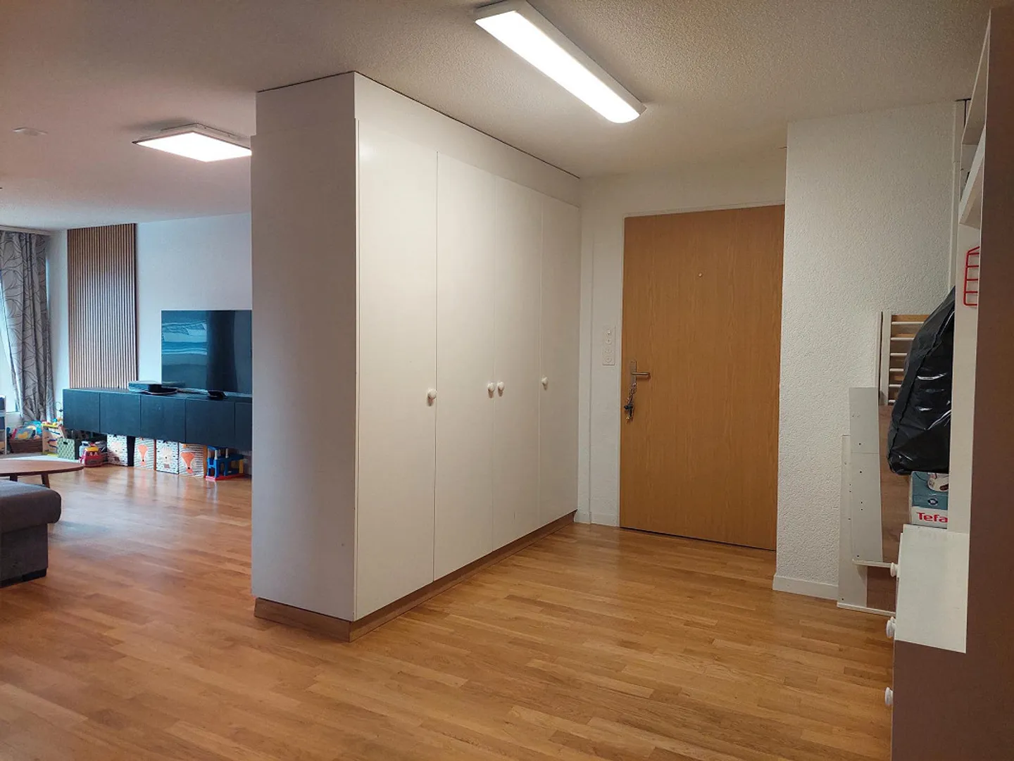 Central 3.5 Room Apartment Near Highway Access - Photo 4 of 9