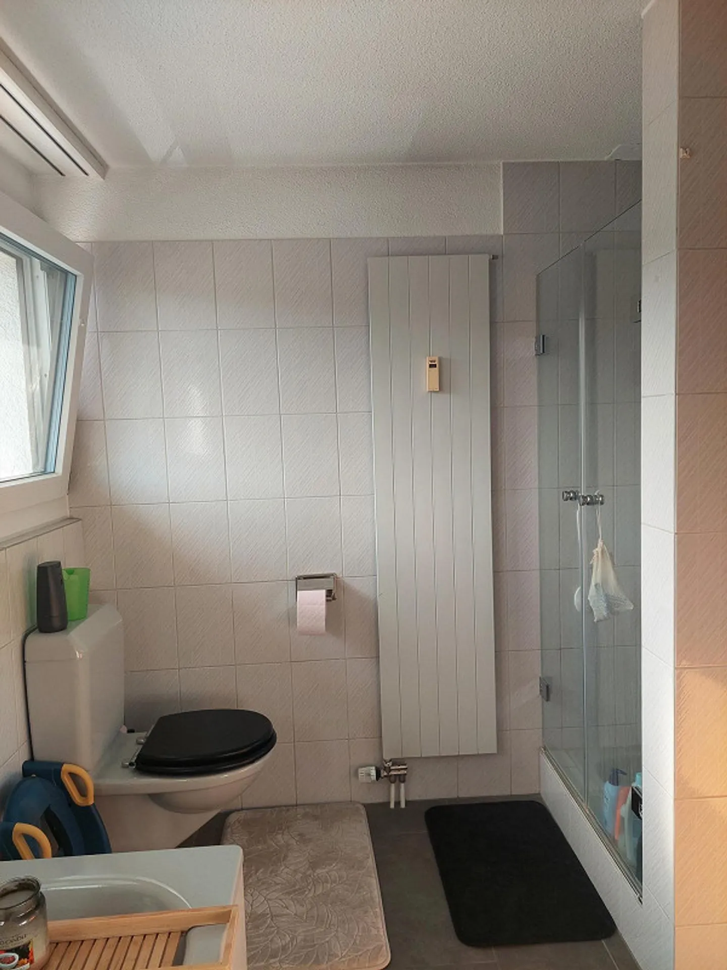 Central 3.5 Room Apartment Near Highway Access - Photo 5 of 9