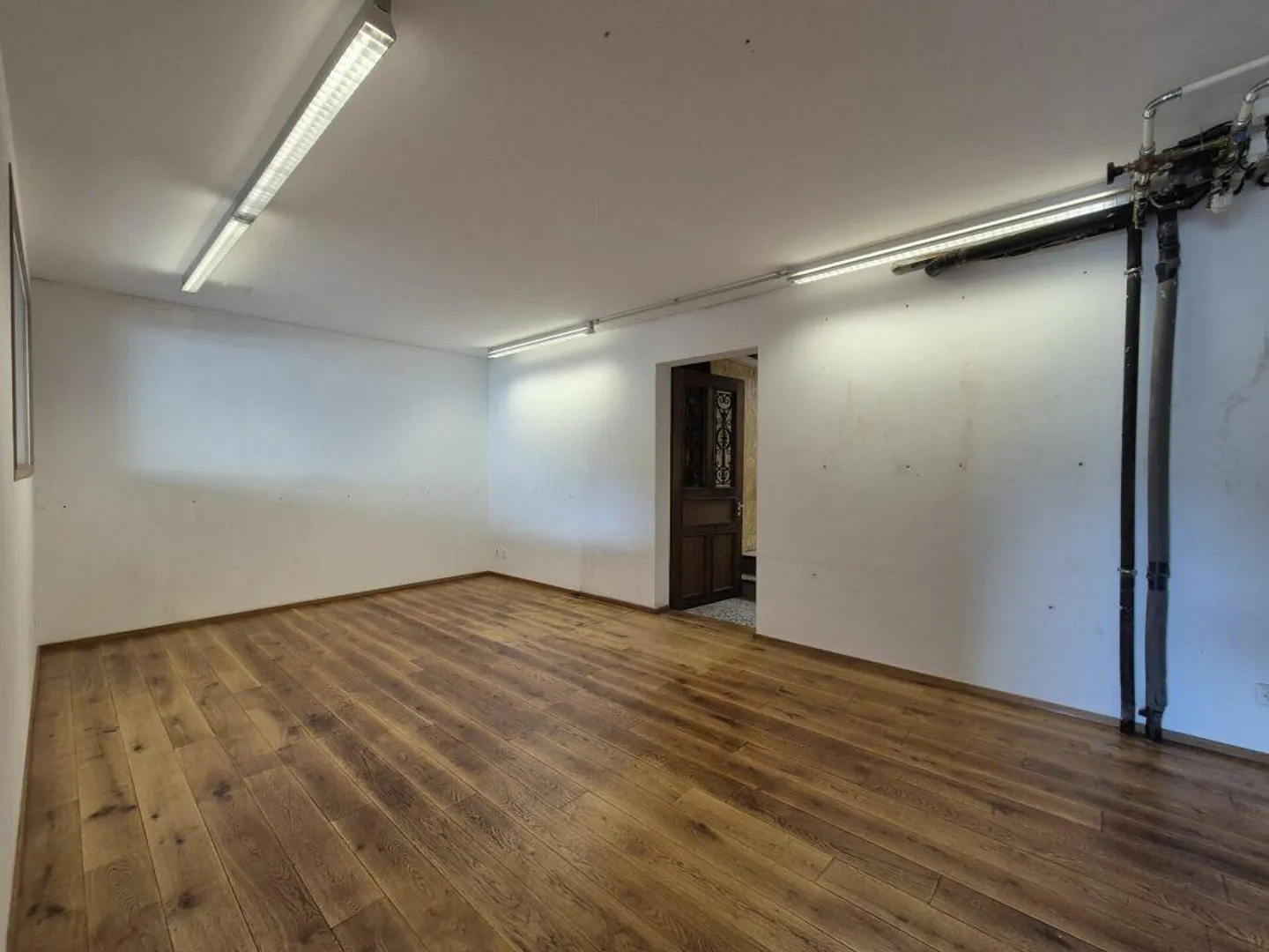 Flexible commercial/storage space in a central location - Photo 3 of 5