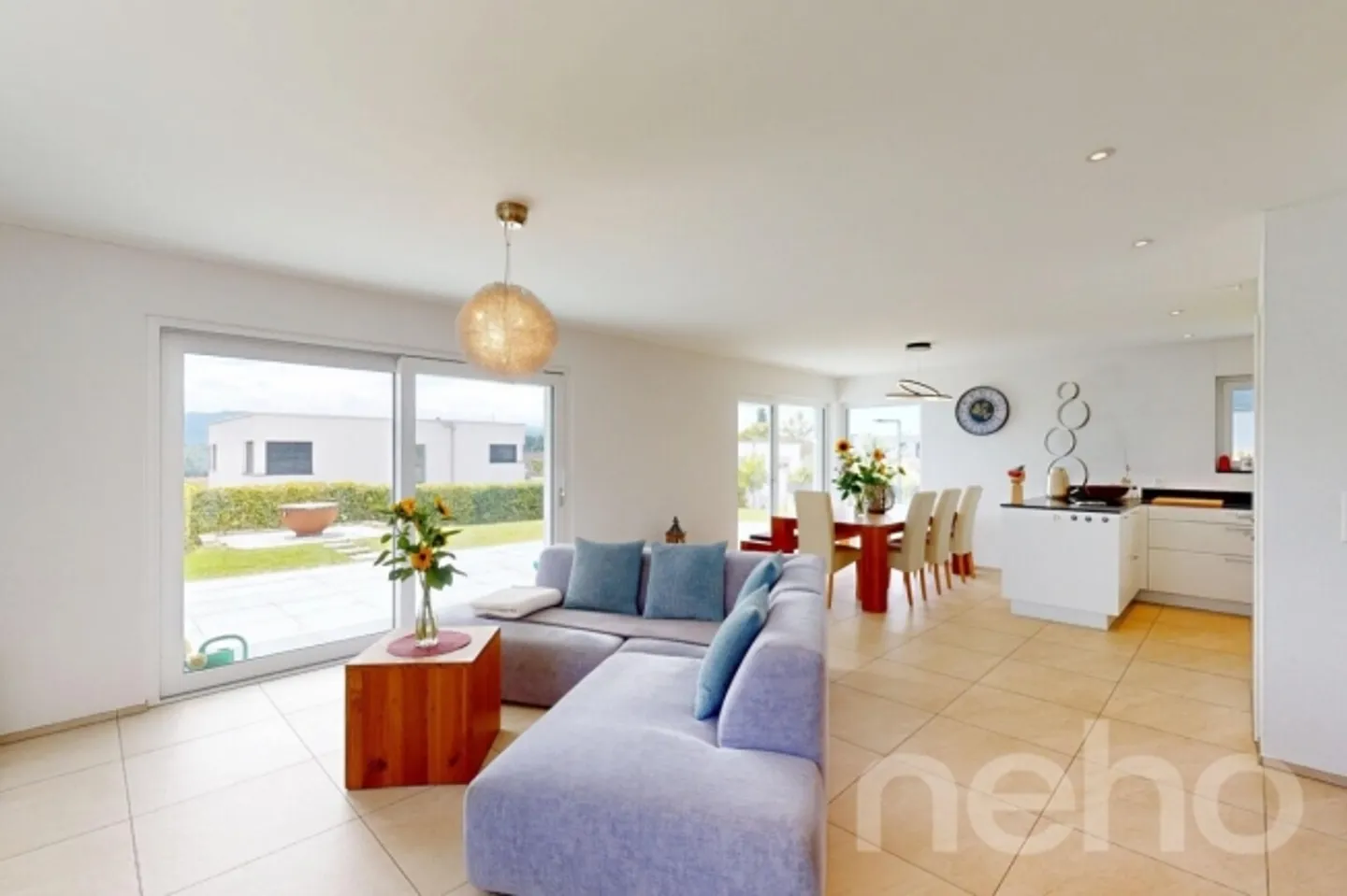 «Neuwertiges EFH im Grünen mit Photovoltaikanlage und Doppelcarport» - Foto 2 von 13