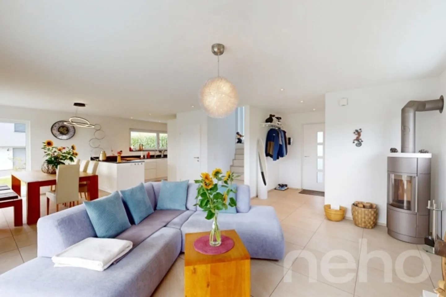 «Neuwertiges EFH im Grünen mit Photovoltaikanlage und Doppelcarport» - Foto 3 von 13