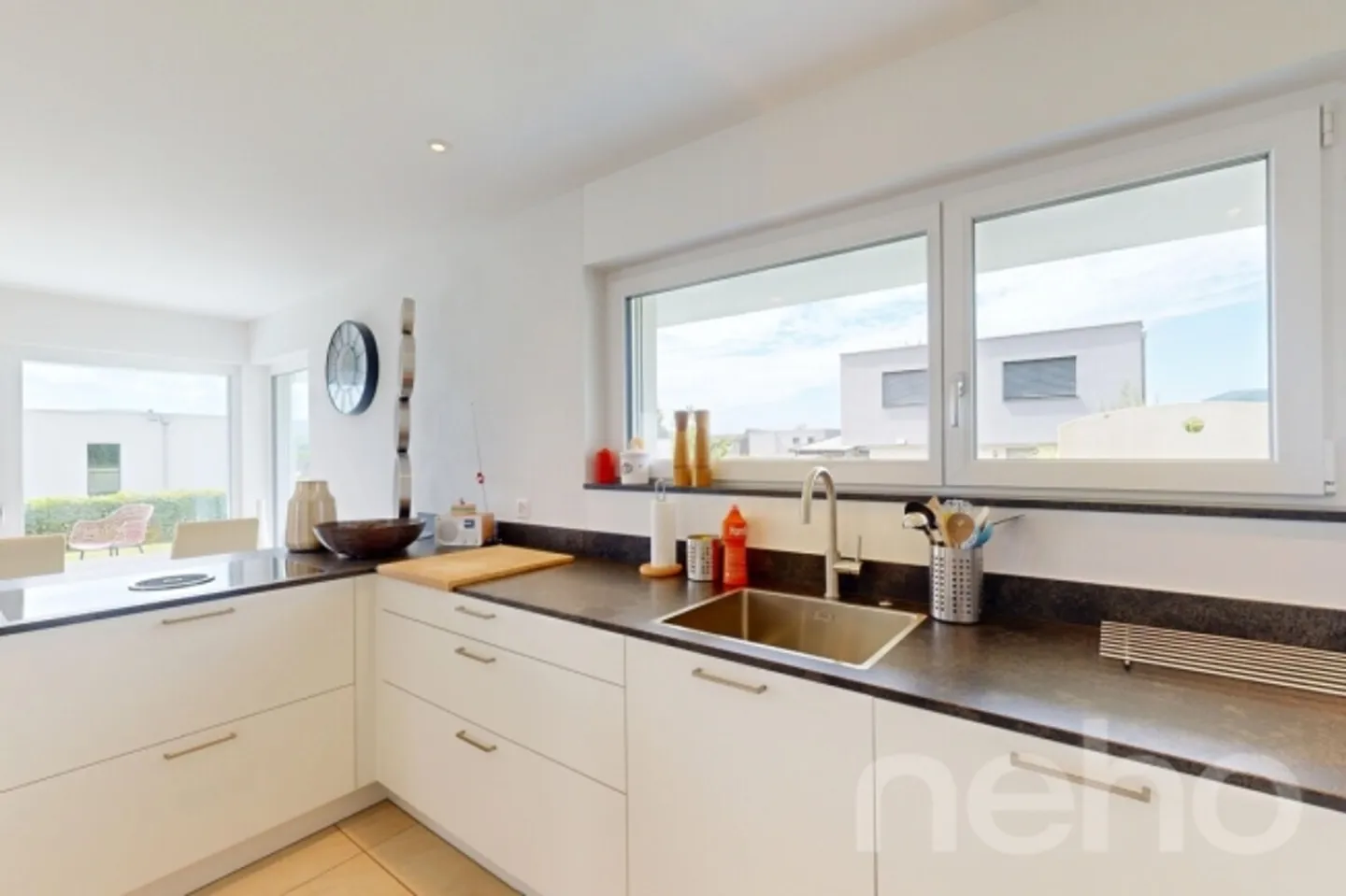 «Neuwertiges EFH im Grünen mit Photovoltaikanlage und Doppelcarport» - Foto 4 von 13