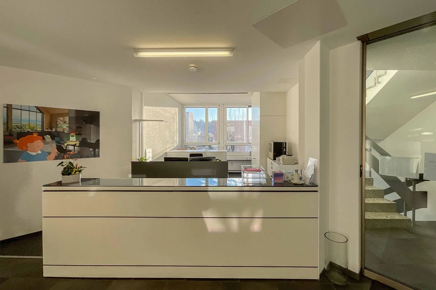 Attractive property for office, commercial and storage with top connectivity - Photo 3 of 5