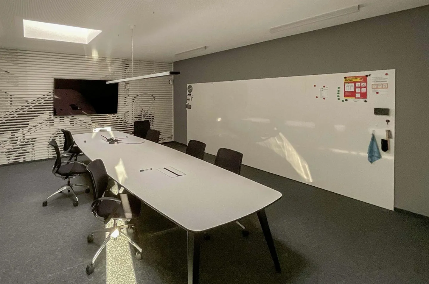 Attractive property for office, commercial and storage with top connectivity - Photo 4 of 5