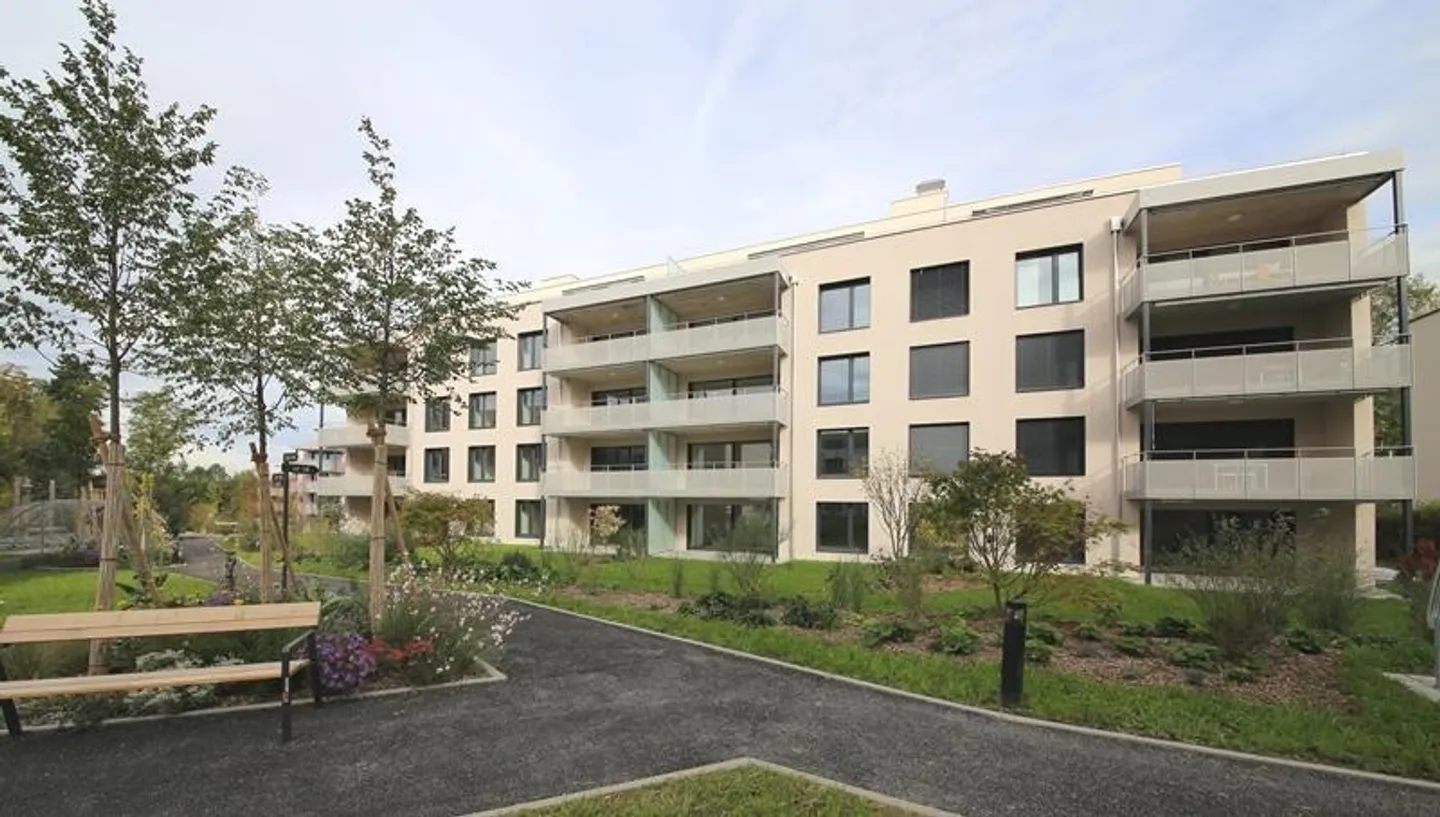 MODERNE 3.5 Zimmer-Wohnung mit GROSSZÜGIGEM Balkon zu vermieten - Foto 11 von 12