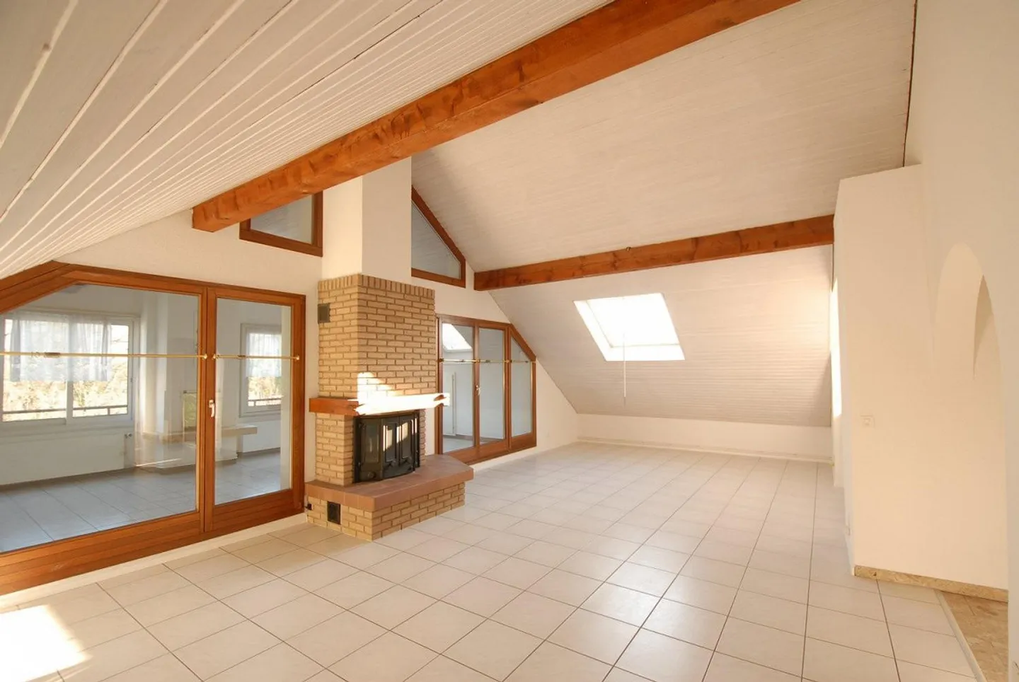 Spacious 4½-room penthouse with winter garden & fireplace in Reinach - Photo 1 of 12