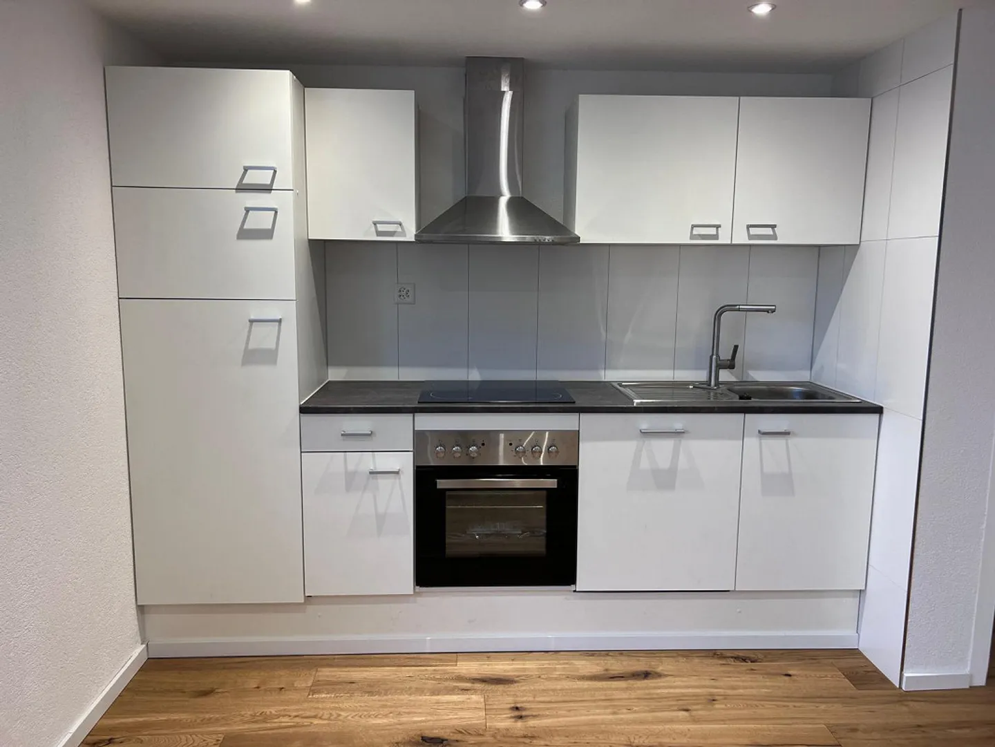 Renovated 2.5 Room Apartment in the Village Center - Photo 4 of 13