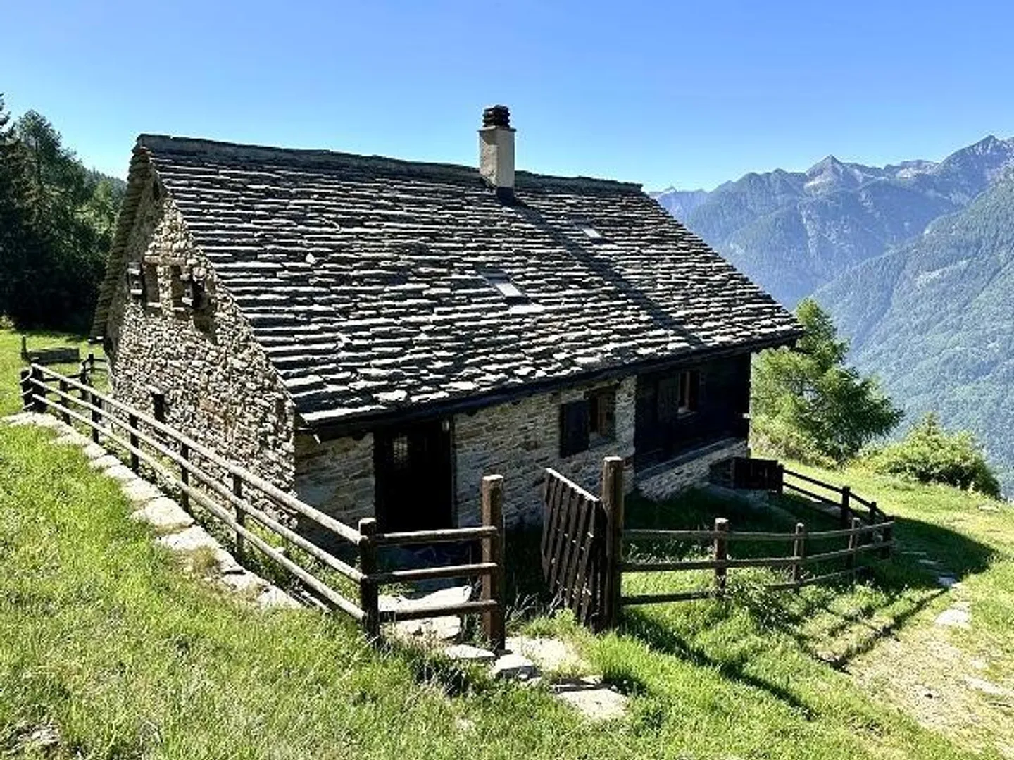 Chalet rustique de 6 1/2 pièces avec vue panoramique sur les montagnes - Photo 5 sur 14