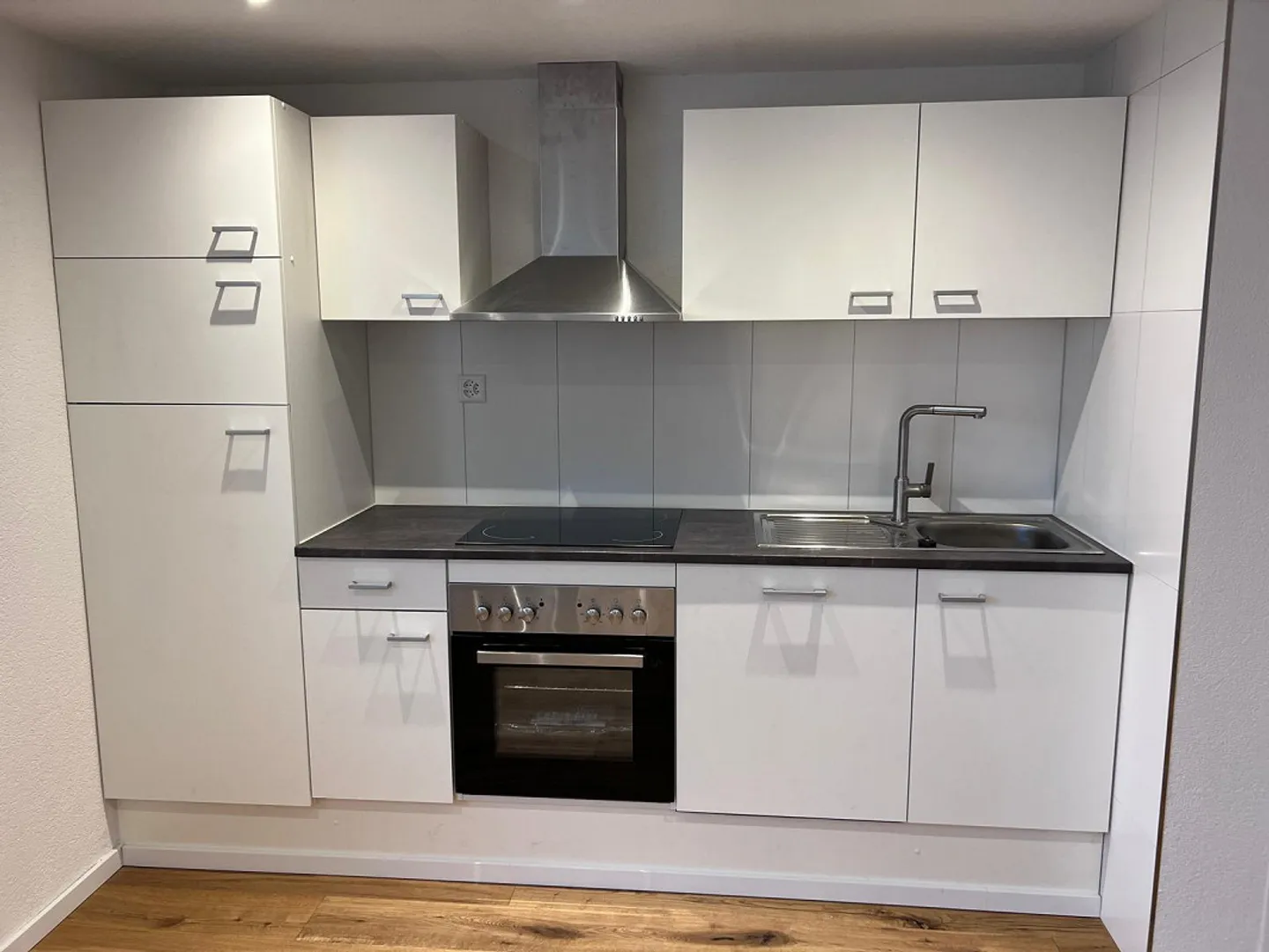 Renovated 2.5 Room Apartment in the Village Center - Photo 3 of 13