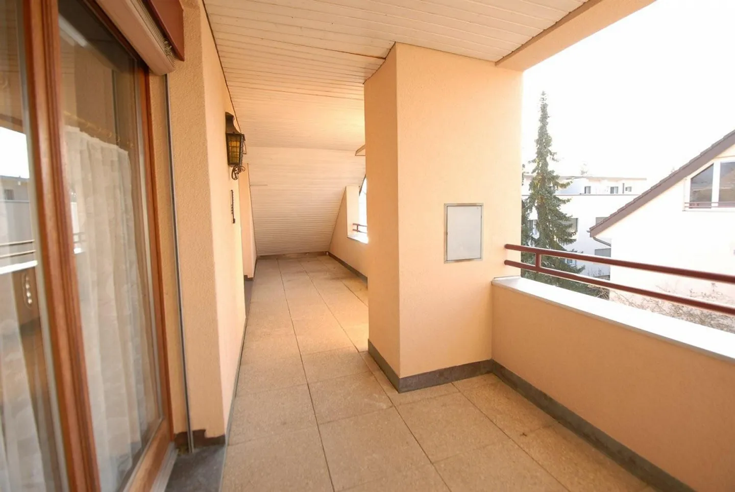 Spacious 4½-room penthouse with winter garden & fireplace in Reinach - Photo 11 of 12