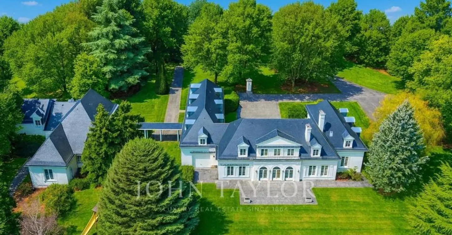 EXCLUSIVELY? Exceptional master residence 20 minutes from Geneva - Photo 1 of 13