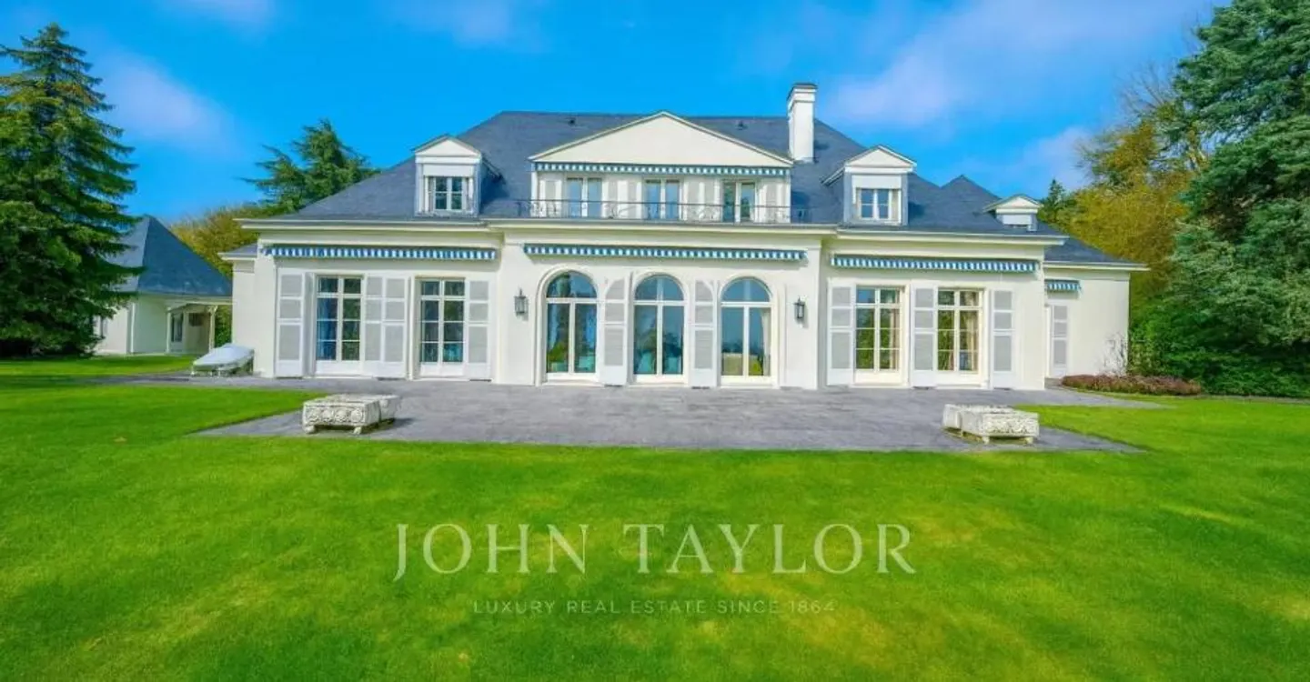 EXCLUSIVELY? Exceptional master residence 20 minutes from Geneva - Photo 3 of 13