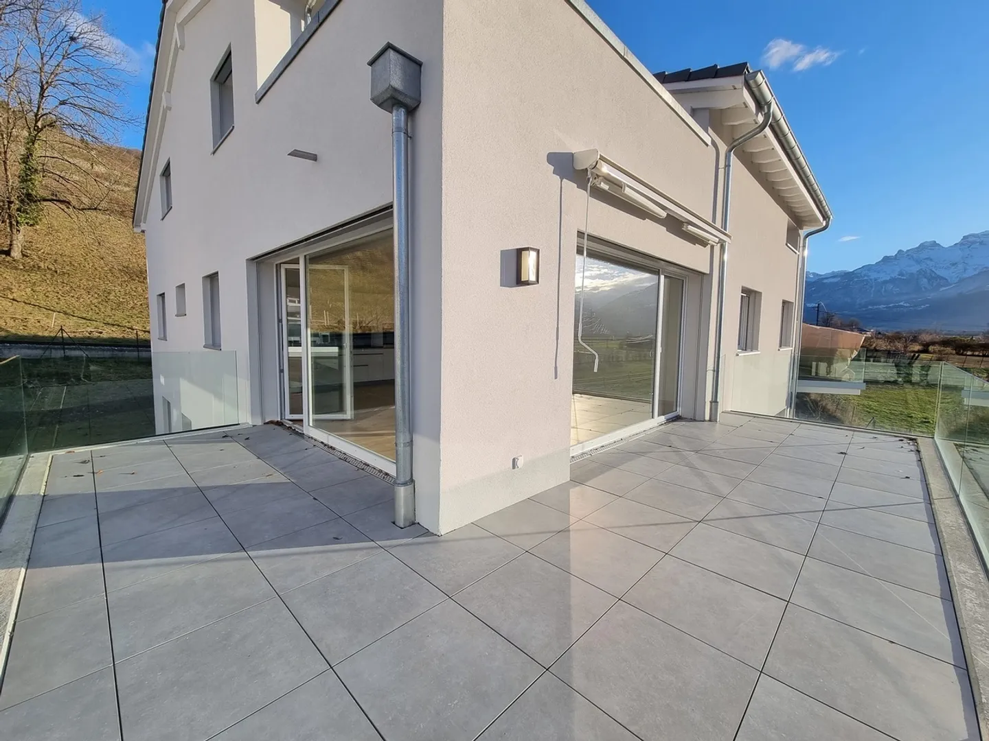 Appartement avec 4,5 pièces et terrasse - Photo 3 sur 12