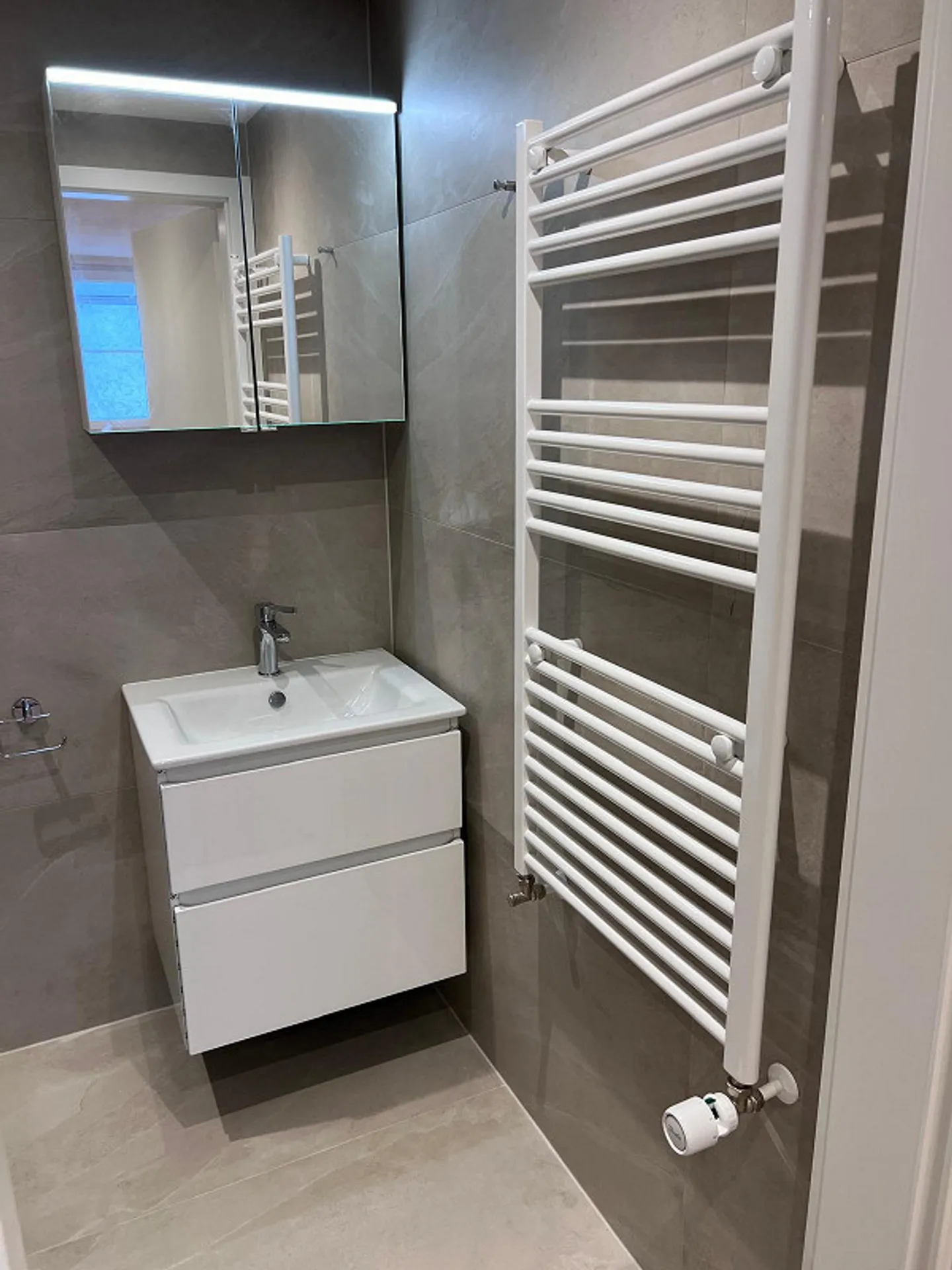 Renovated 2.5 Room Apartment in the Village Center - Photo 11 of 13