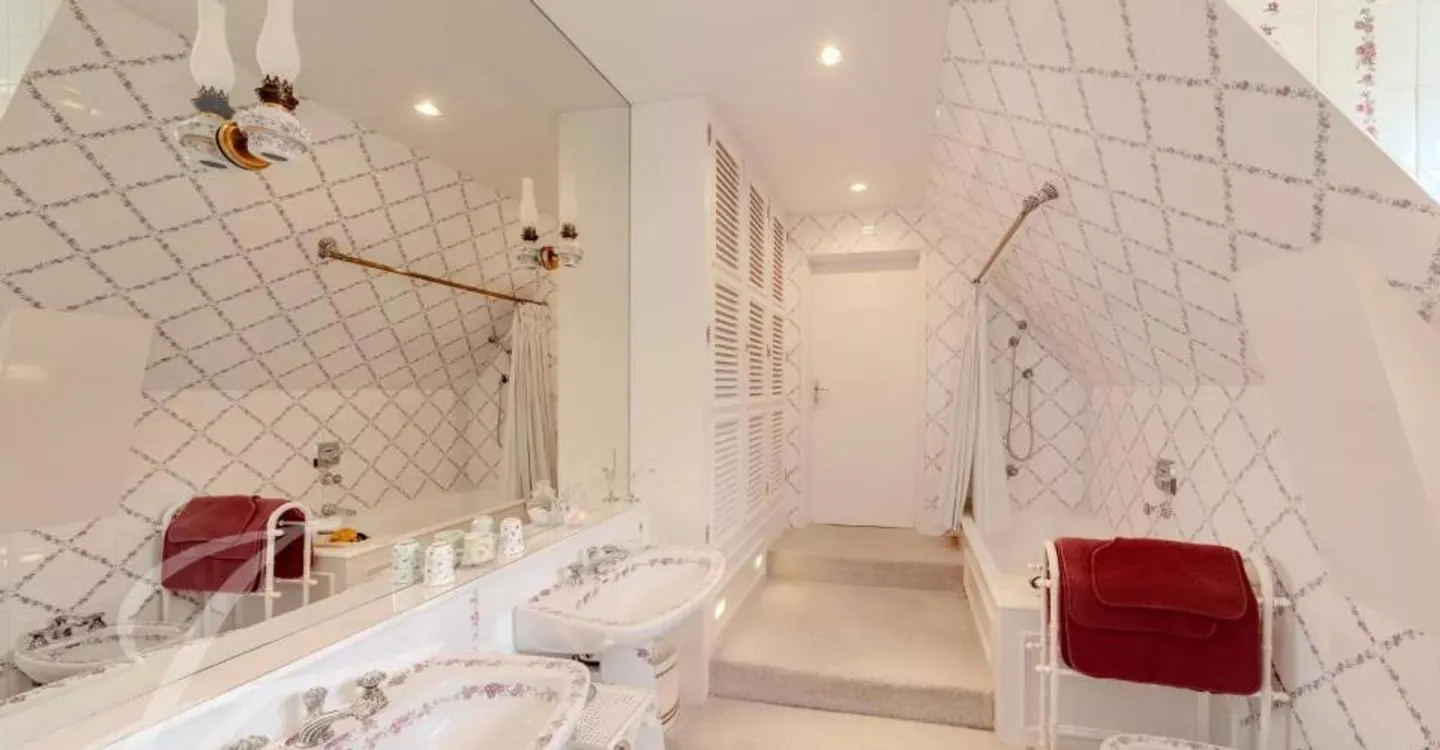 EXCLUSIVELY? Exceptional master residence 20 minutes from Geneva - Photo 12 of 13