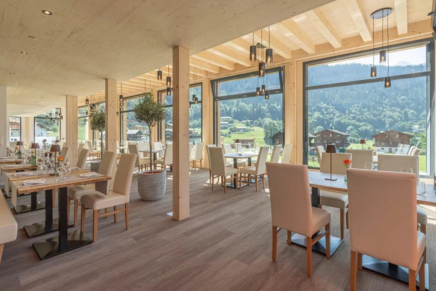 Hôtel-resort élégant avec charme alpin - Opportunité d'investissement unique... - Photo 3 sur 11