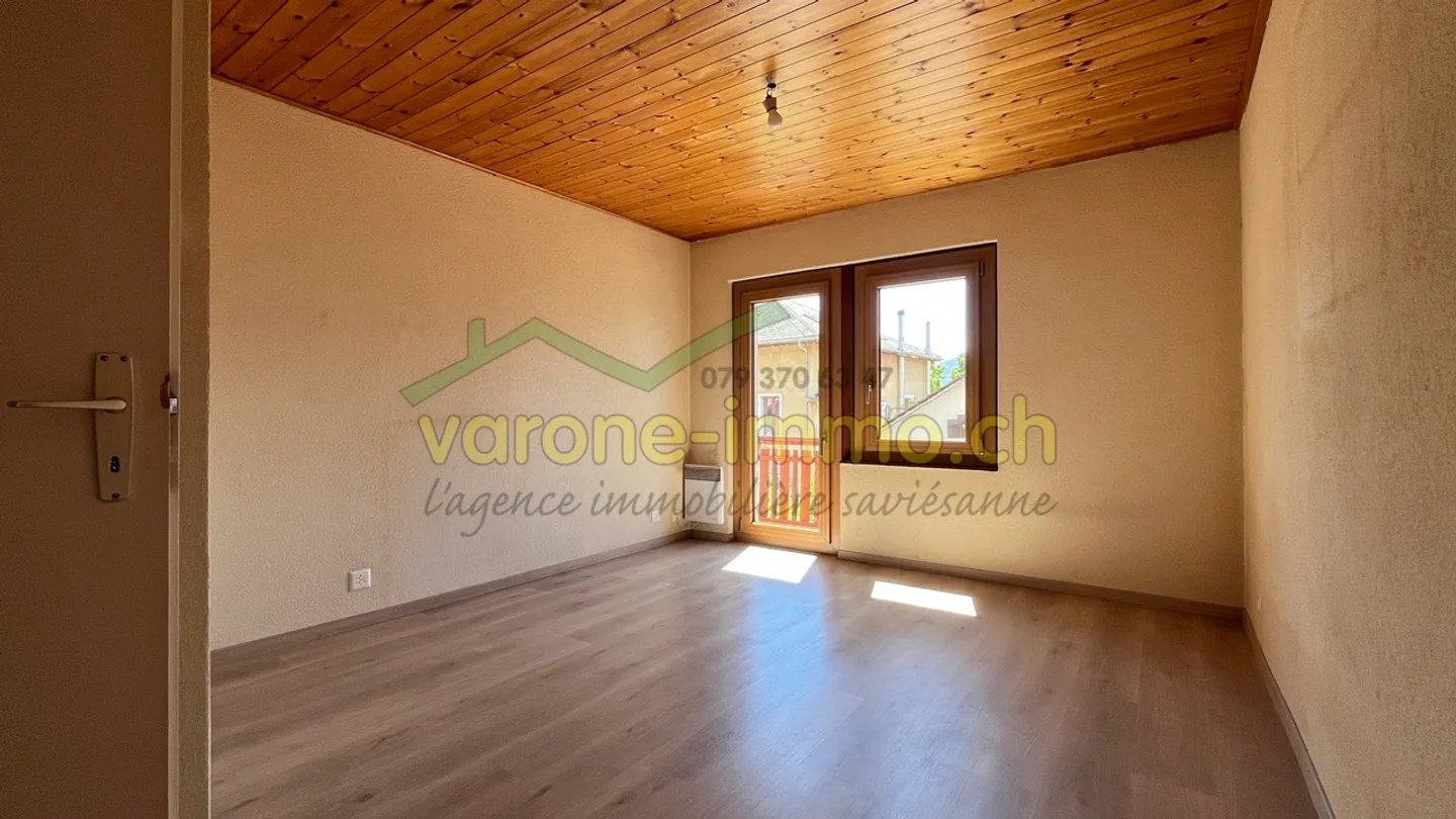 Casa di villaggio con 5 stanze e fienile-stalla - Foto 6 di 16