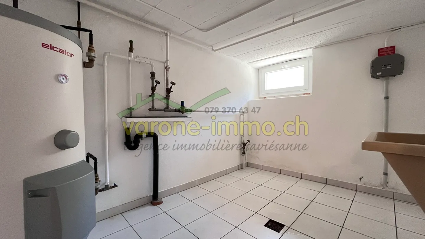 Casa di villaggio con 5 stanze e fienile-stalla - Foto 13 di 16