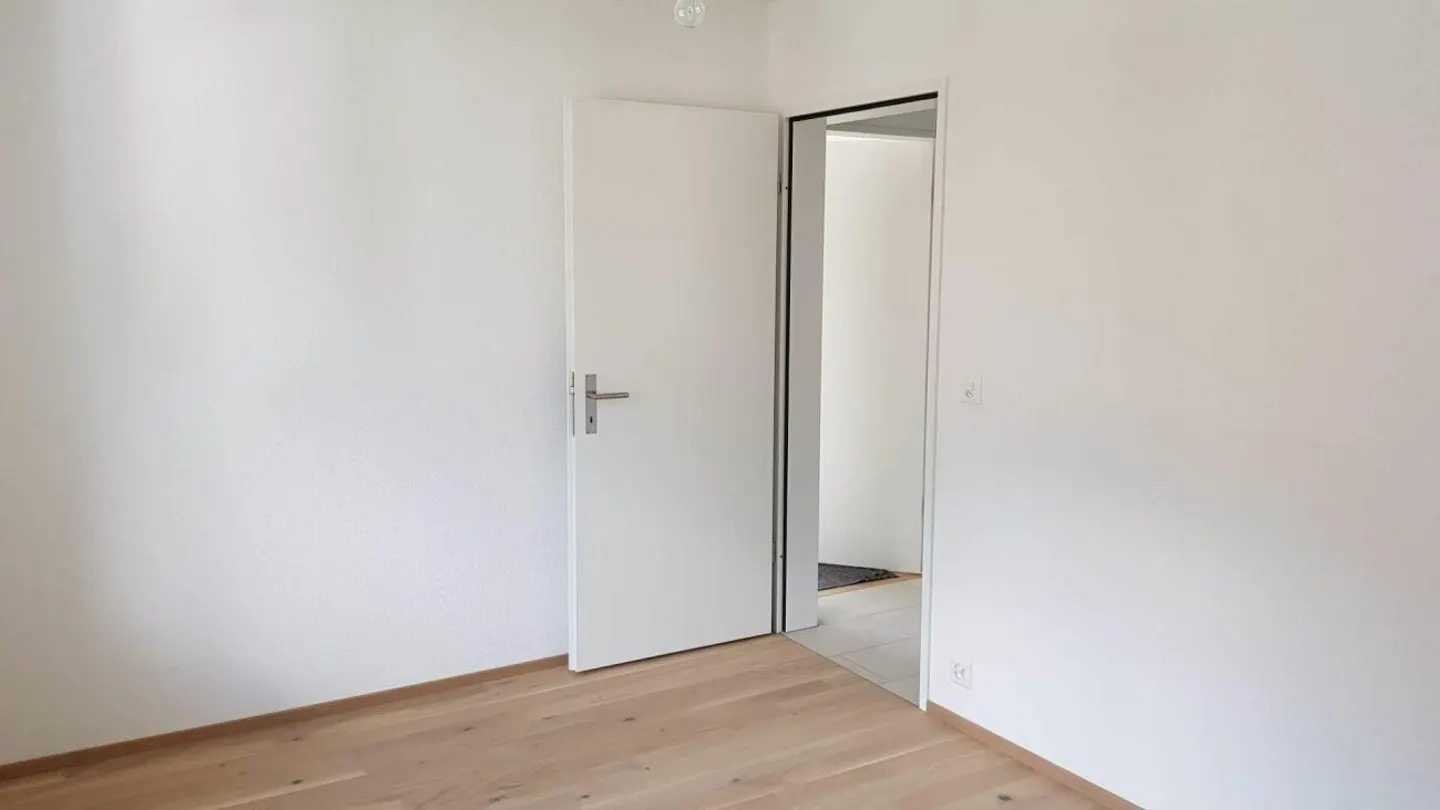 Ampio appartamento di 4,5 stanze nel centro di Flums - Foto 4 di 13
