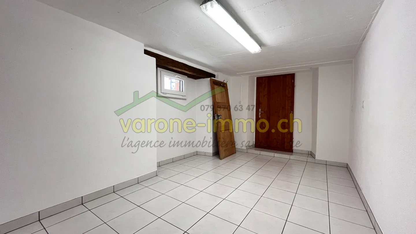 Casa di villaggio con 5 stanze e fienile-stalla - Foto 14 di 16