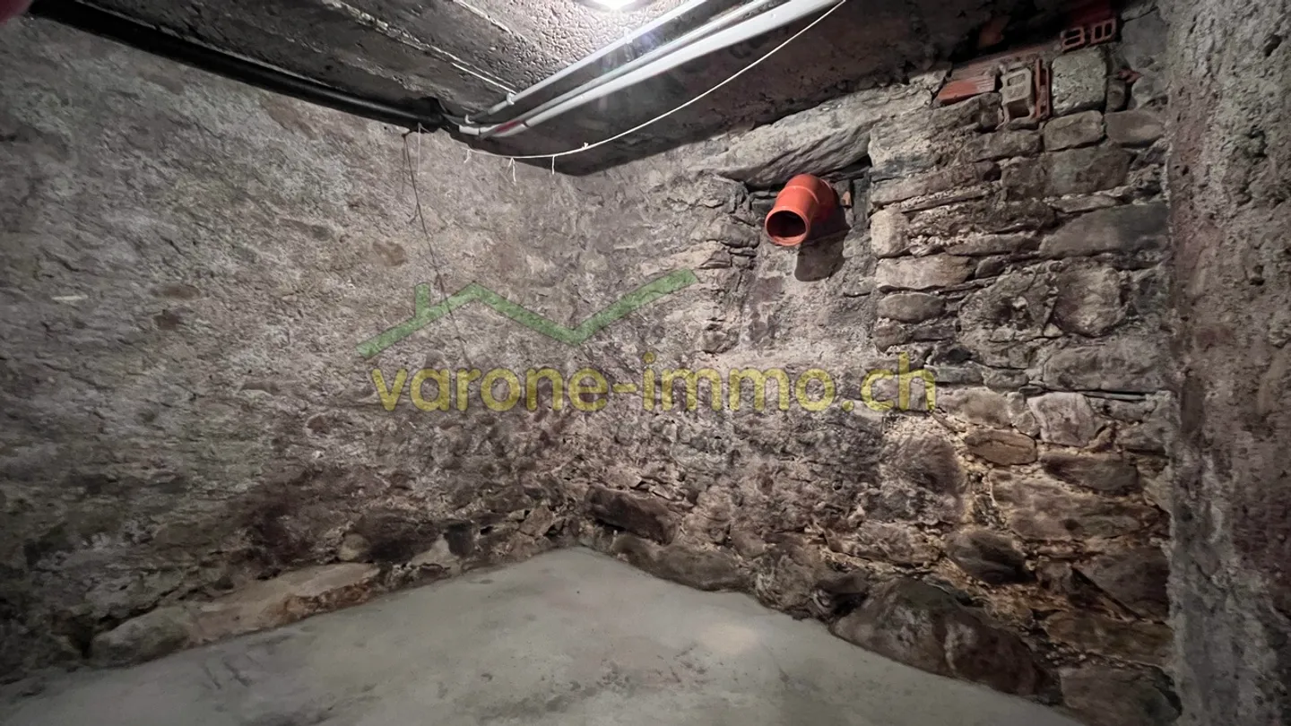 Casa di villaggio con 5 stanze e fienile-stalla - Foto 15 di 16