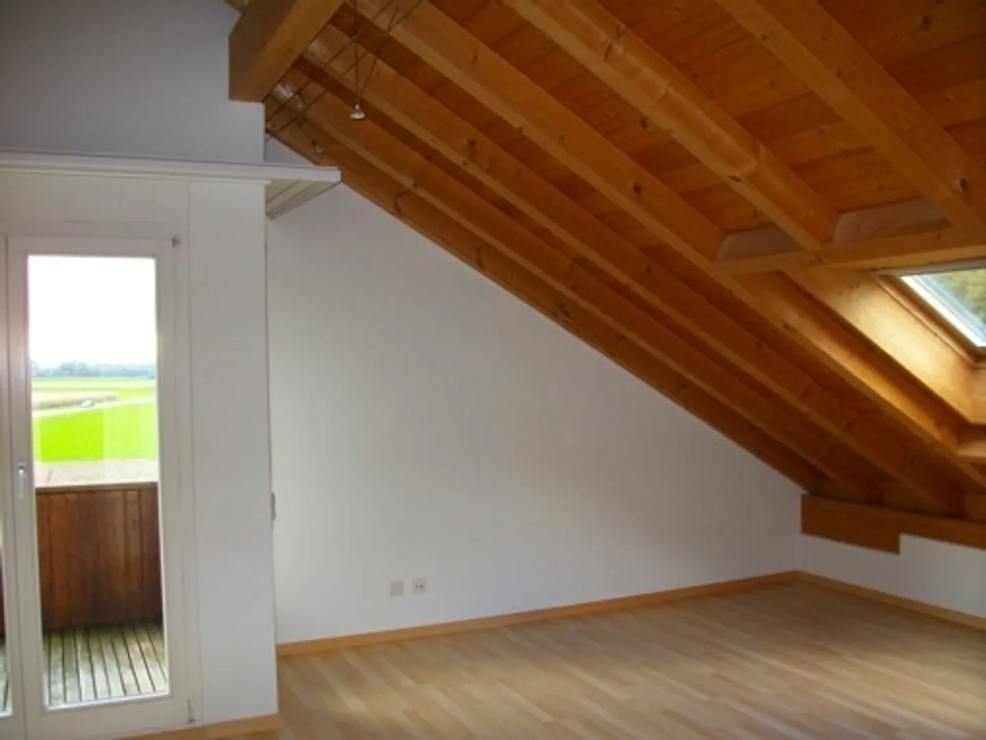 Schöne 3 1/2 Zimmer Dachwohnung zu vermieten - Foto 2 von 11