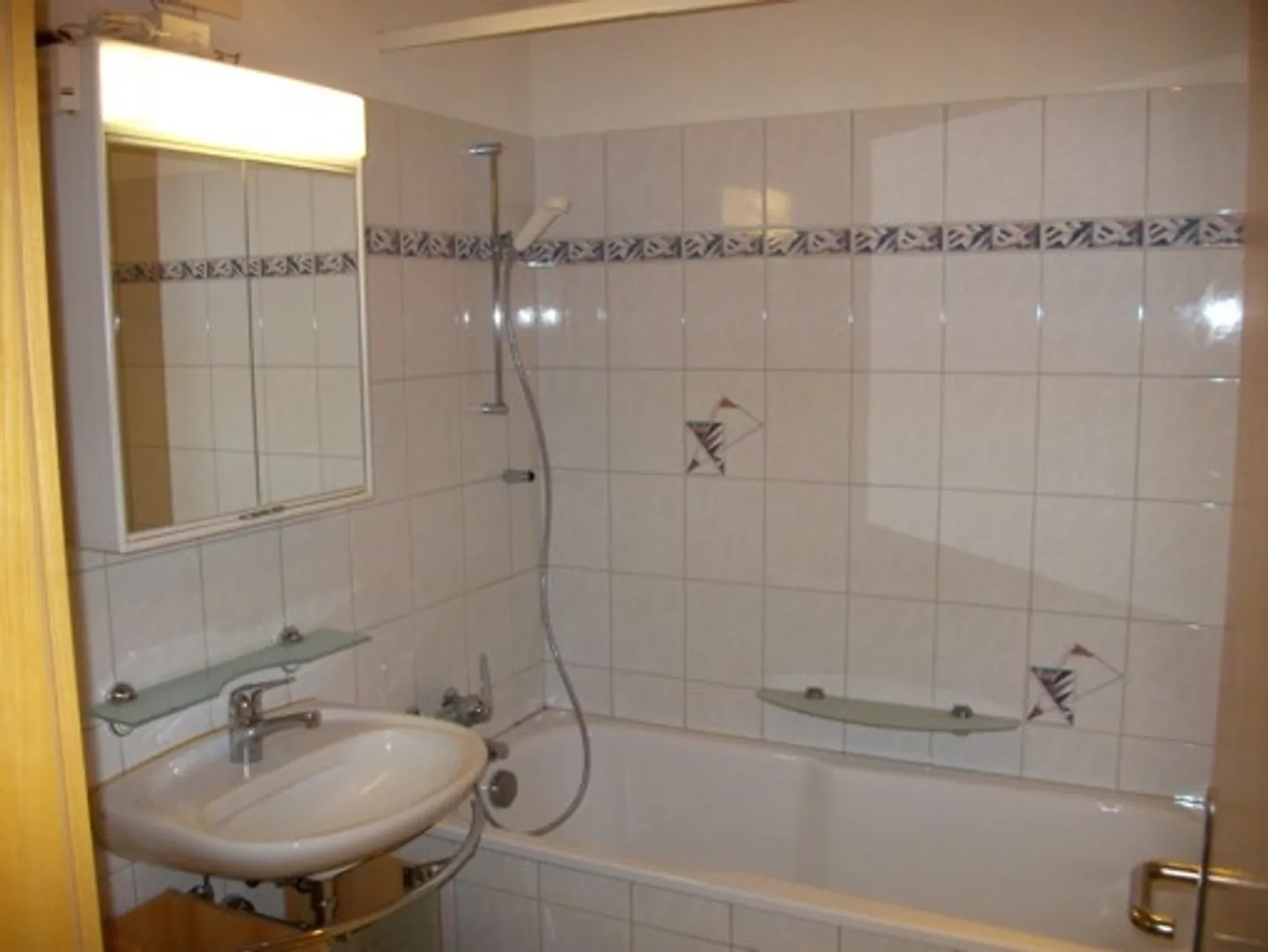 Schöne 3 1/2 Zimmer Dachwohnung zu vermieten - Foto 3 von 11