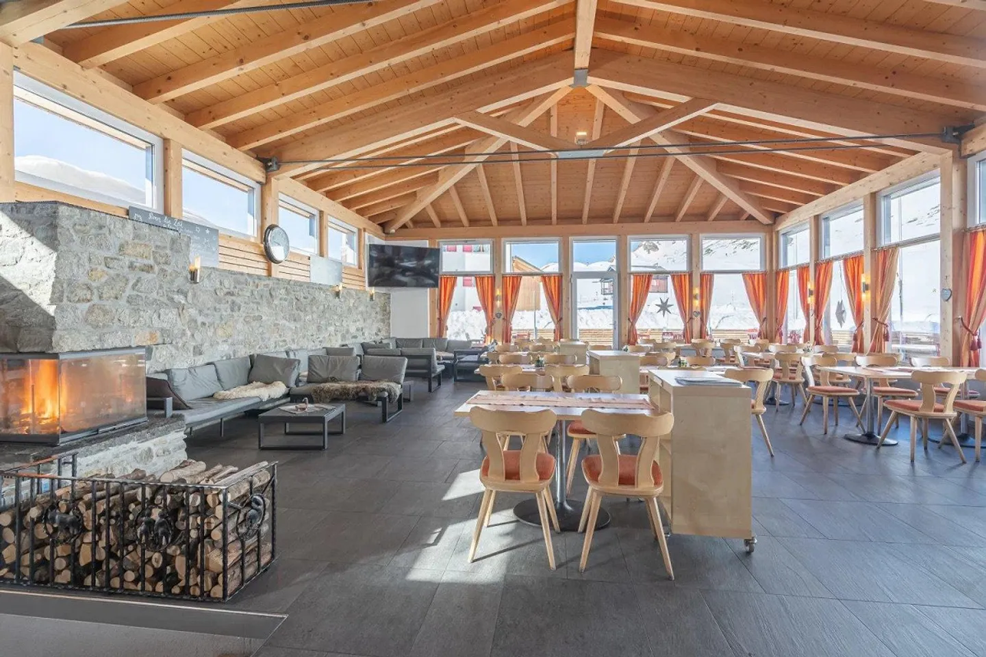 Station de vacances Ski-in/Ski-out avec 11 appartements, restaurant, boutique et plus... - Photo 2 sur 13