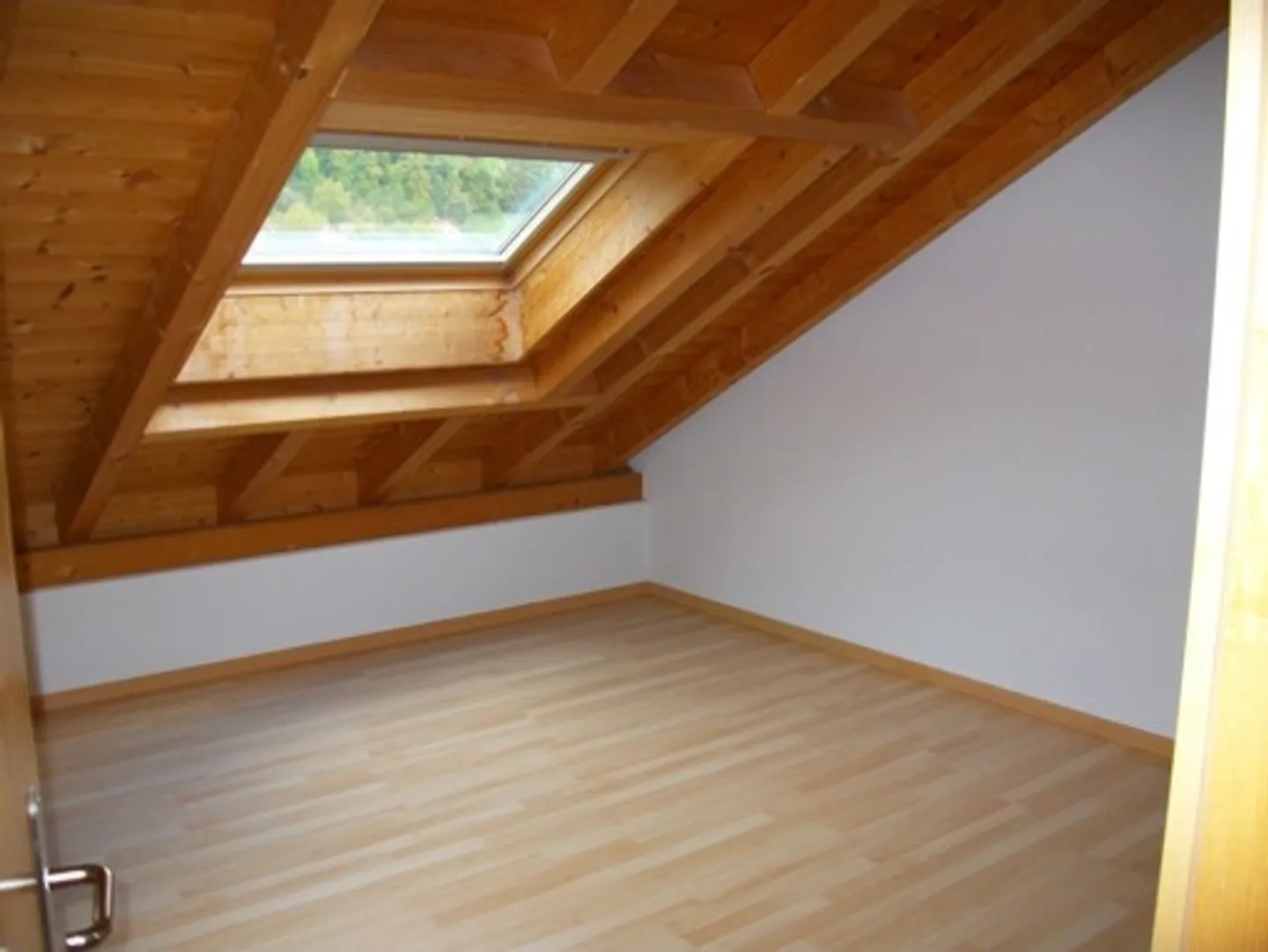 Schöne 3 1/2 Zimmer Dachwohnung zu vermieten - Foto 5 von 11