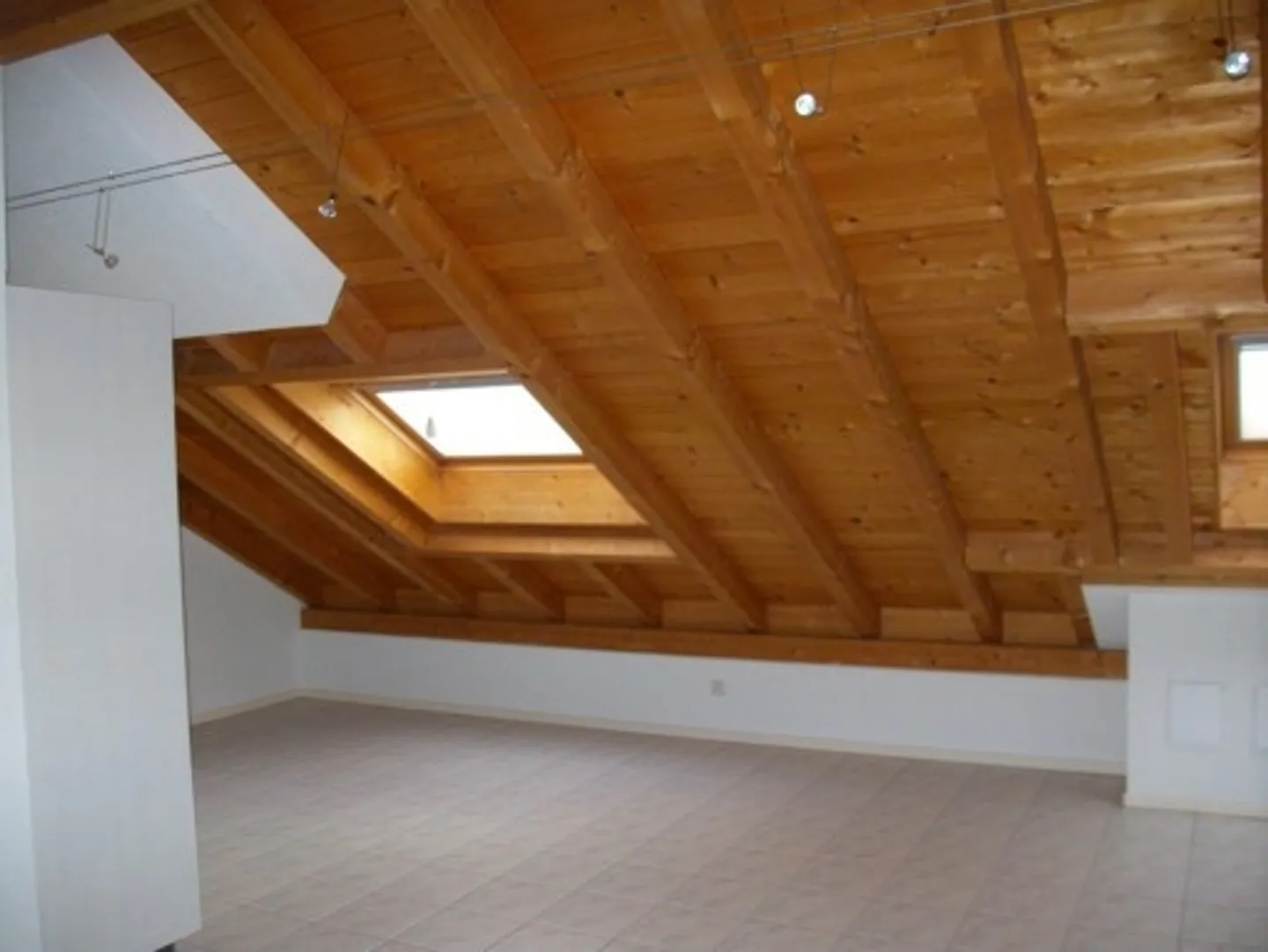 Schöne 3 1/2 Zimmer Dachwohnung zu vermieten - Foto 6 von 11