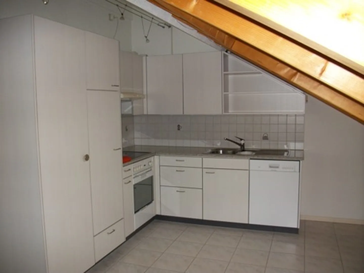 Schöne 3 1/2 Zimmer Dachwohnung zu vermieten - Foto 7 von 11