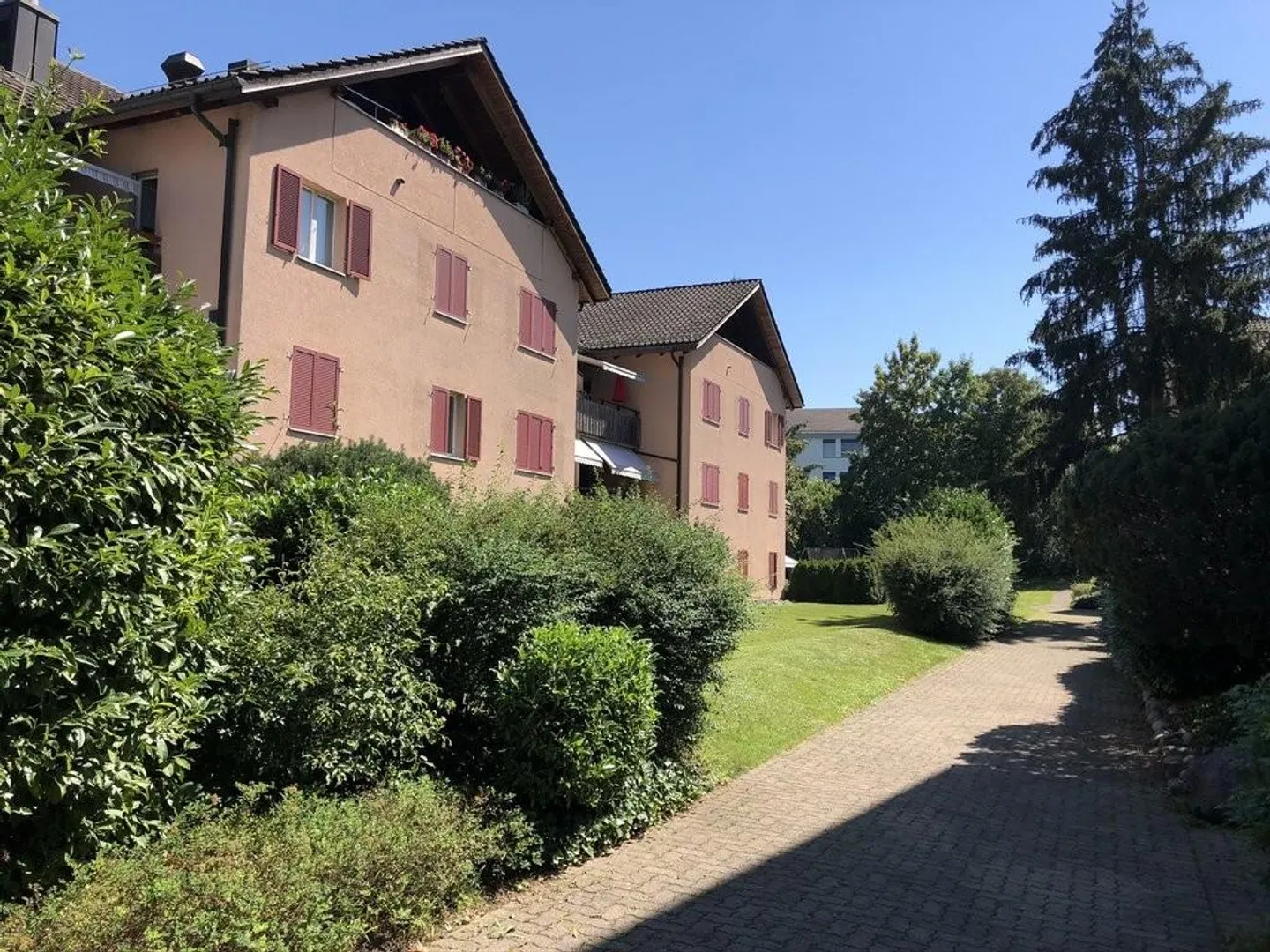 Charming 4.5-room apartment with terrace and fireplace in a quiet location - Photo 1 of 12