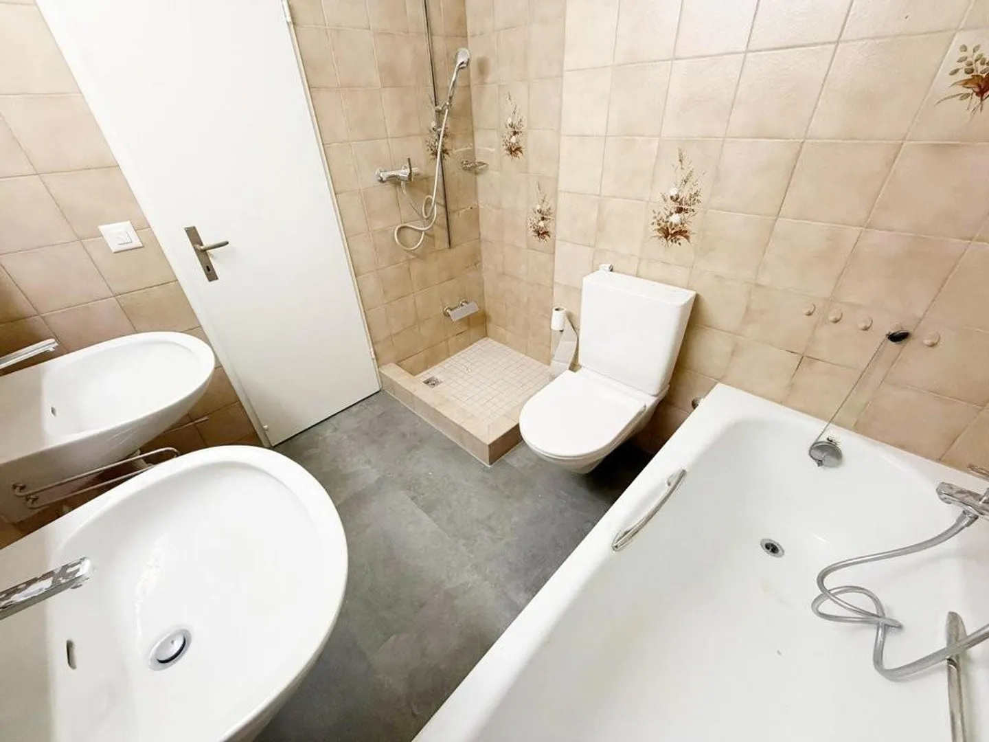 Charming 4.5-room apartment with terrace and fireplace in a quiet location - Photo 9 of 12