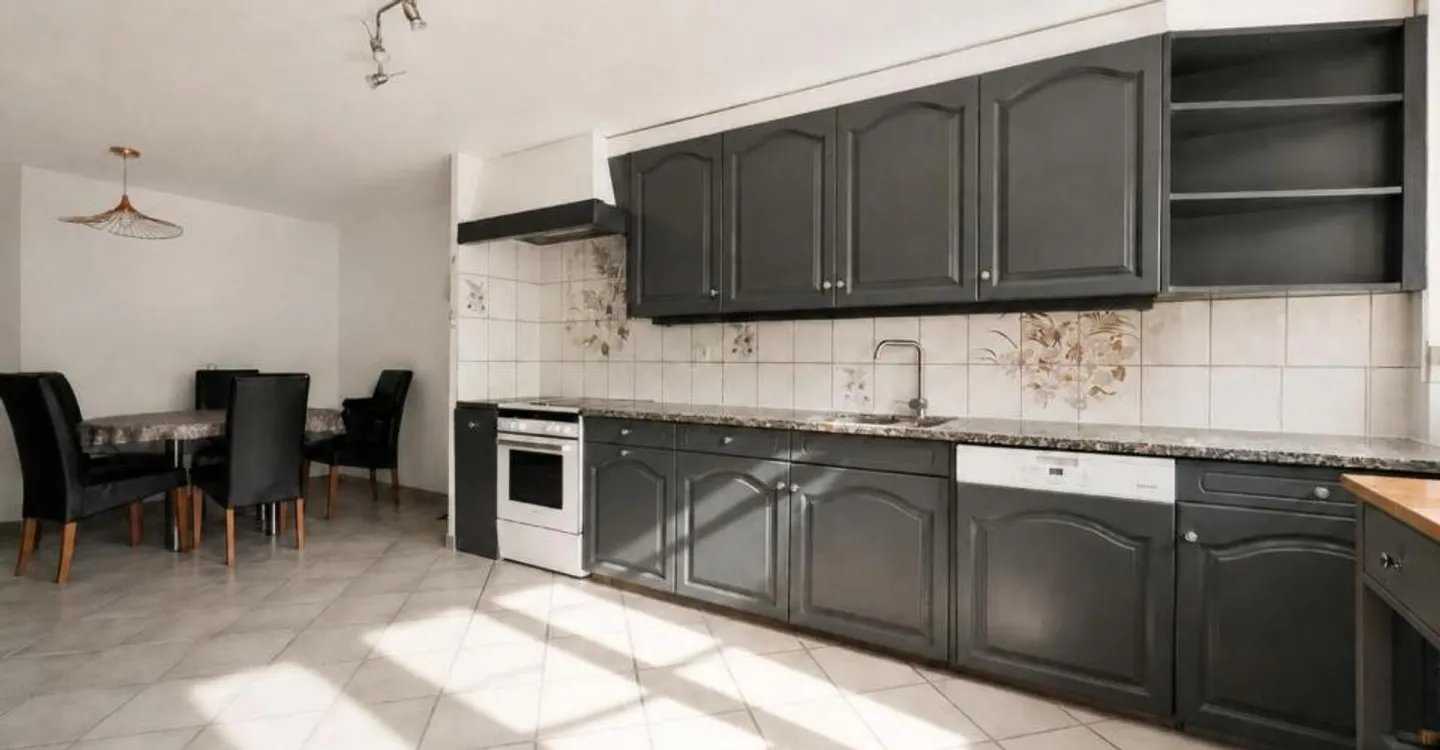 VILLAGE HOUSE CONTIGUOUS TO 2 APARTMENTS - Photo 3 of 13