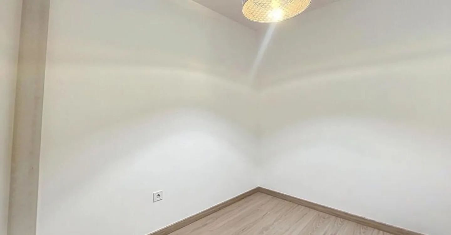 VILLAGE HOUSE CONTIGUOUS TO 2 APARTMENTS - Photo 8 of 13
