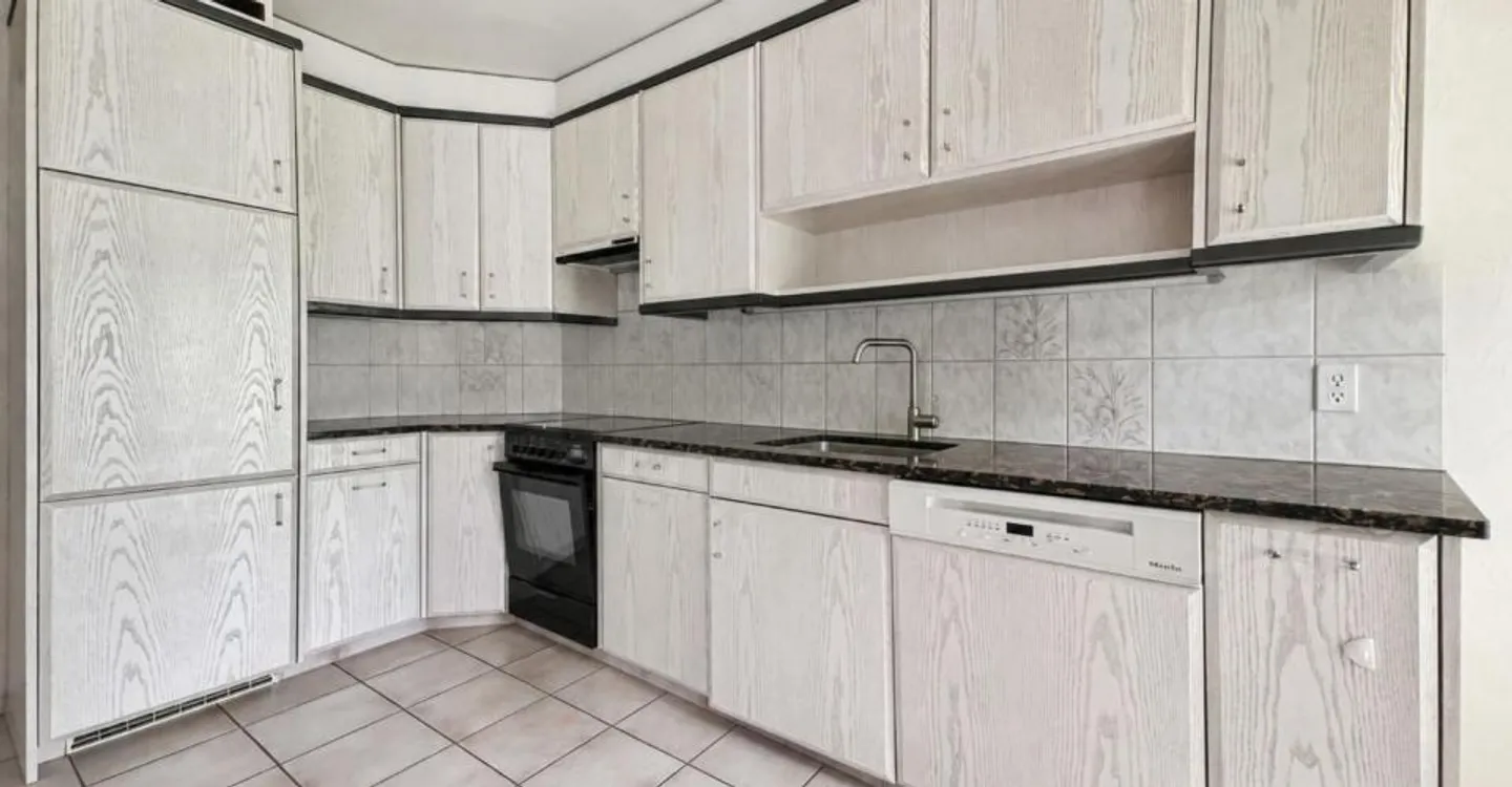 VILLAGE HOUSE CONTIGUOUS TO 2 APARTMENTS - Photo 10 of 13