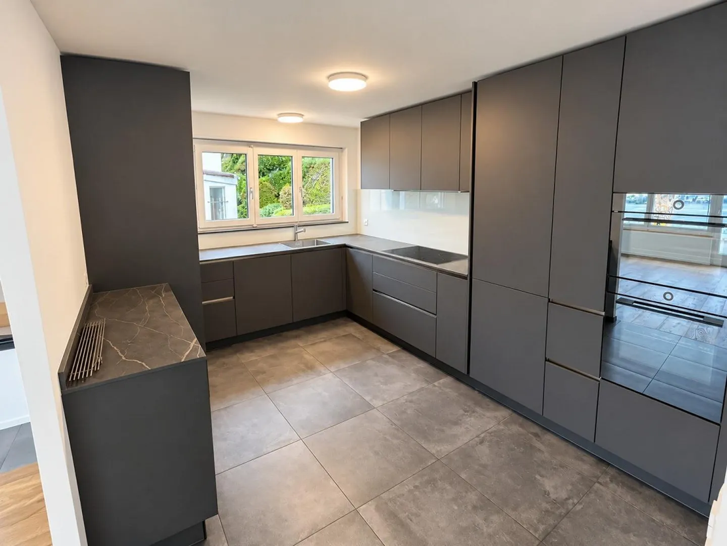 Wohnen mit Weitblick  sanierte 5-Zimmer-Wohnung mit unverbaubarer 1... - Photo 2 of 13