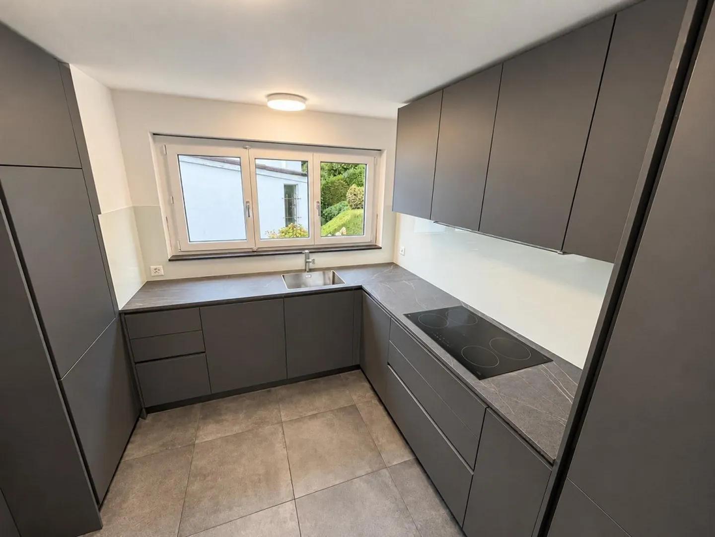 Wohnen mit Weitblick  sanierte 5-Zimmer-Wohnung mit unverbaubarer 1... - Photo 3 of 13