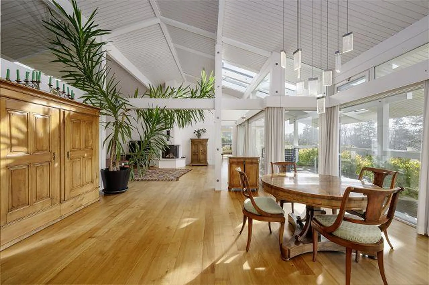 Moderne Familienoase mit Garten - Foto 2 von 5