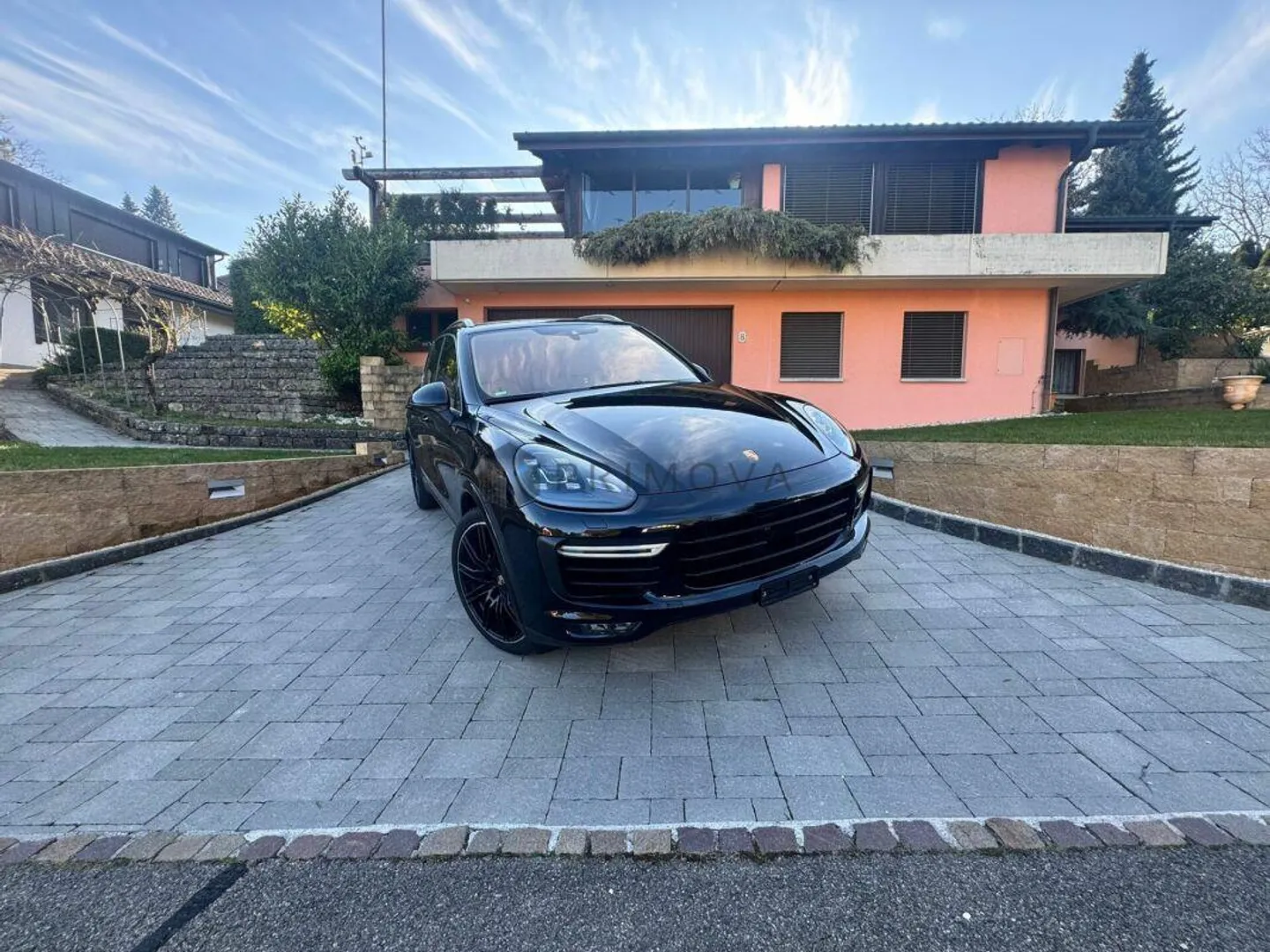 Soleil, Vue & Vitesse ! Maison individuelle exclusive à Kallern incluant un Porsche Cayenne Turbo ! - Photo 1 sur 18
