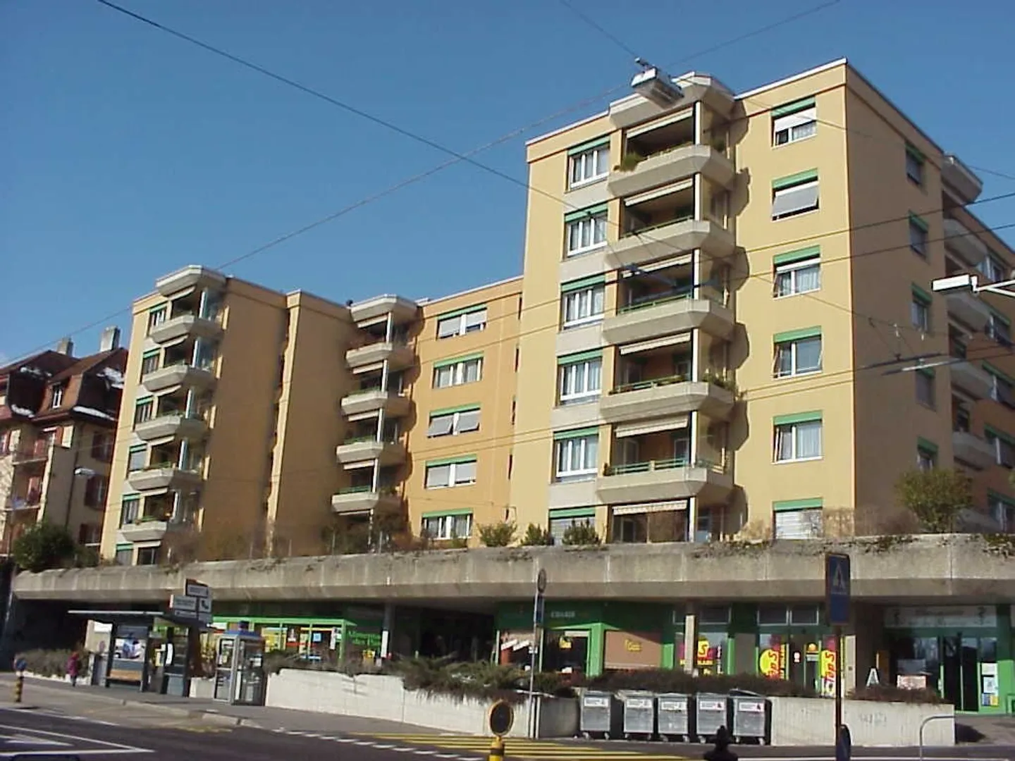 Motorcycle parking space in a secure collective car park - Photo 2 of 2
