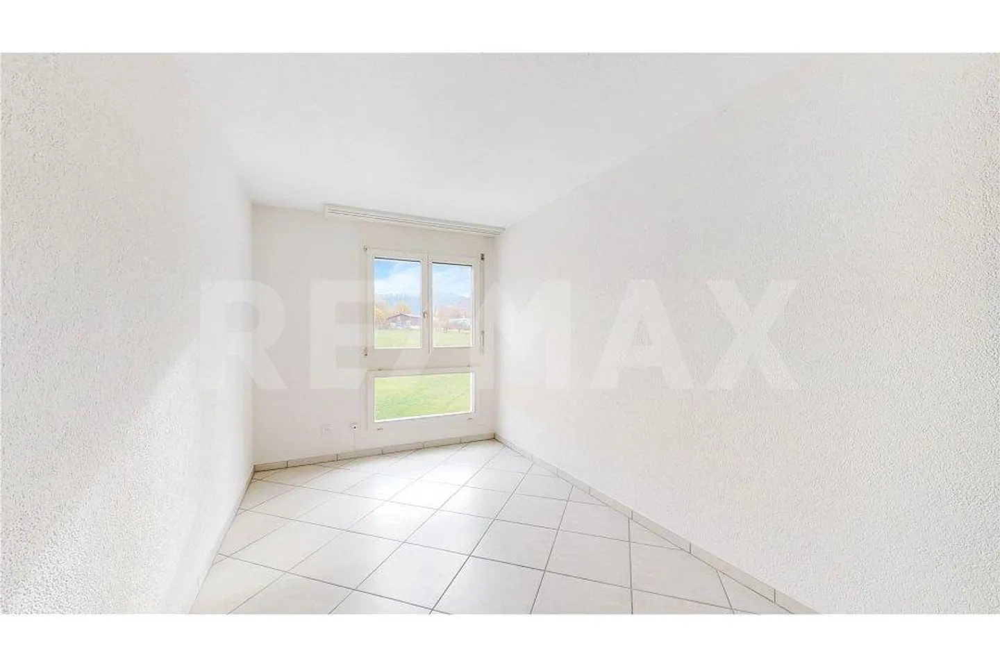 At the very top: bright 4.5-room penthouse with a view - Photo 5 of 13