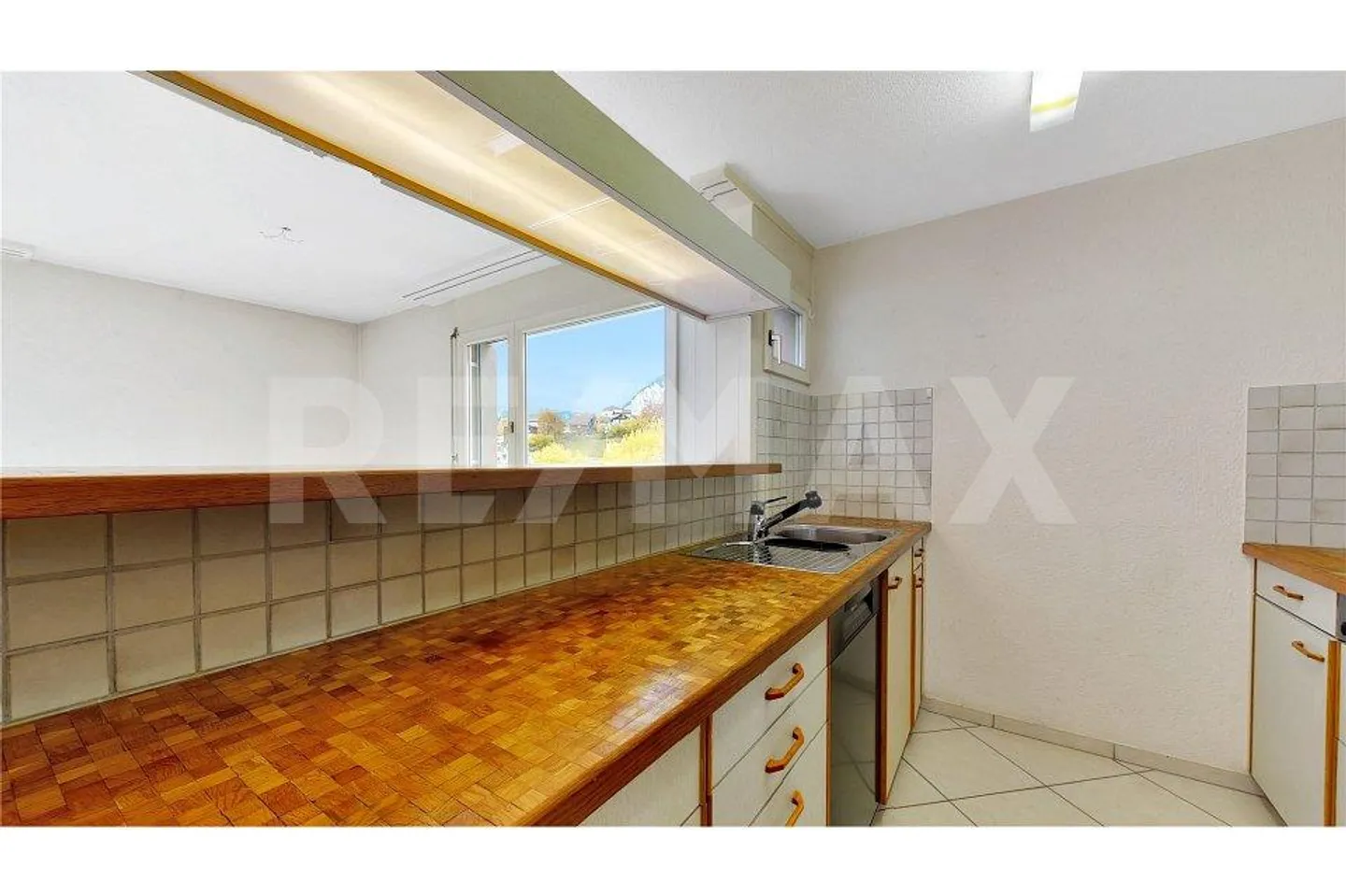 At the very top: bright 4.5-room penthouse with a view - Photo 6 of 13