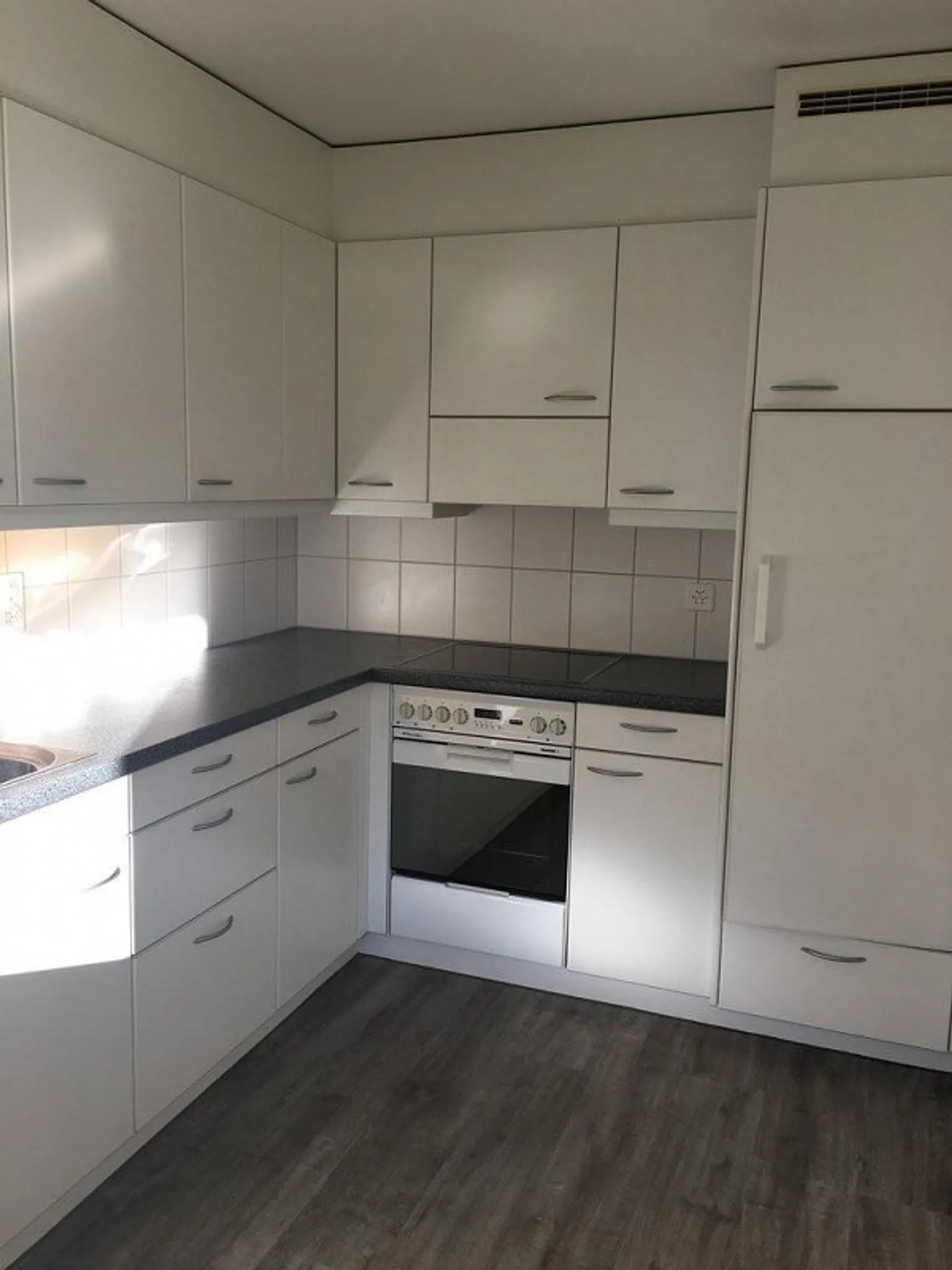 Appartamento luminoso cerca nuovo inquilino - Foto 2 di 6