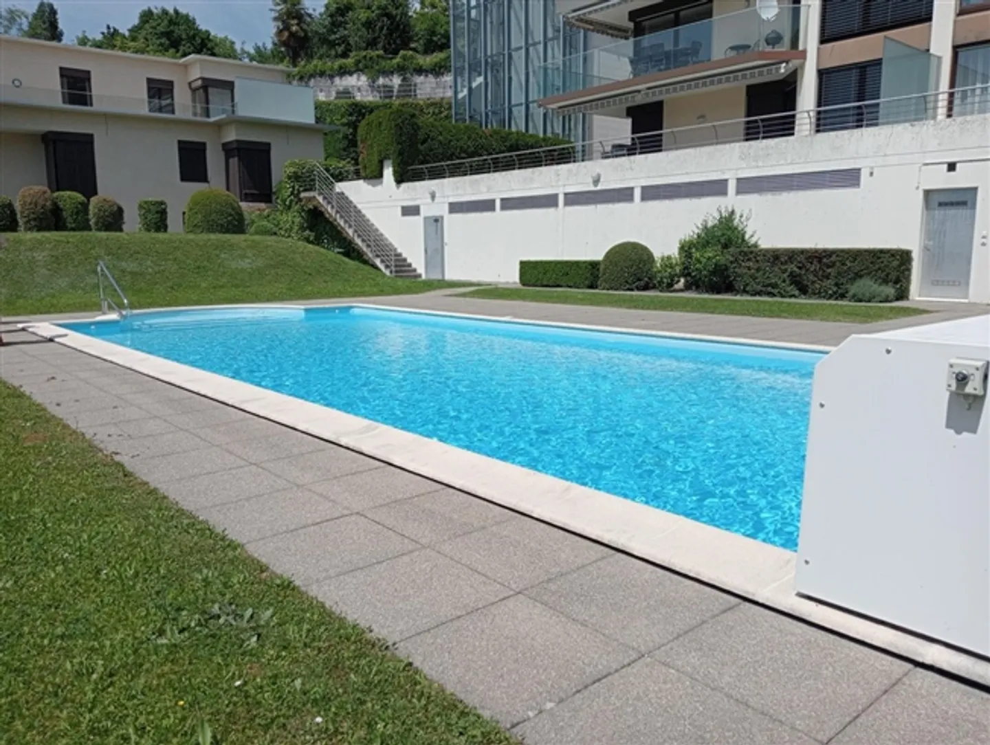 Ground floor apartment with large panoramic terrace in Montreux - Photo 2 of 7
