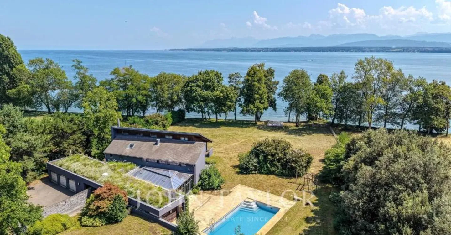 Parzelle von 7.585 m2 direkt am Wasser gelegen - Foto 2 von 6