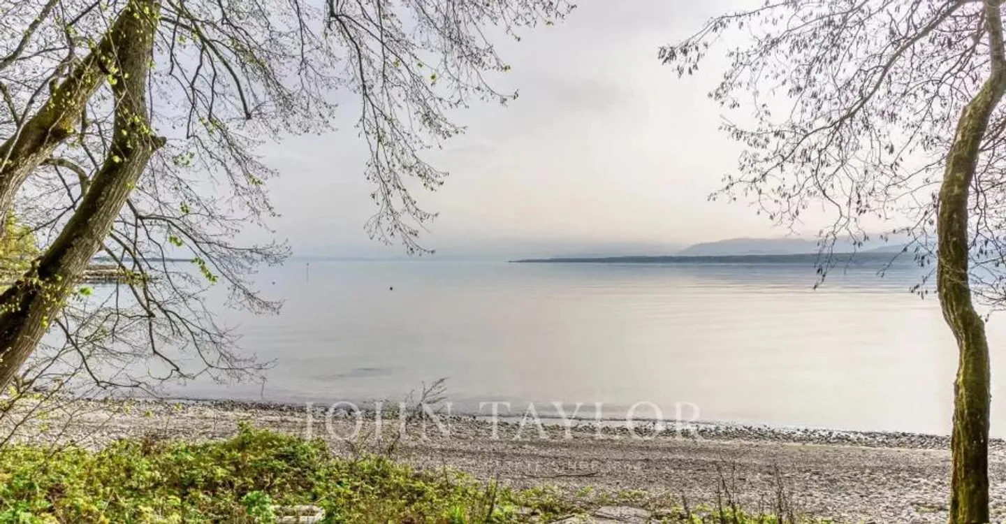 Parzelle von 7.585 m2 direkt am Wasser gelegen - Foto 3 von 6