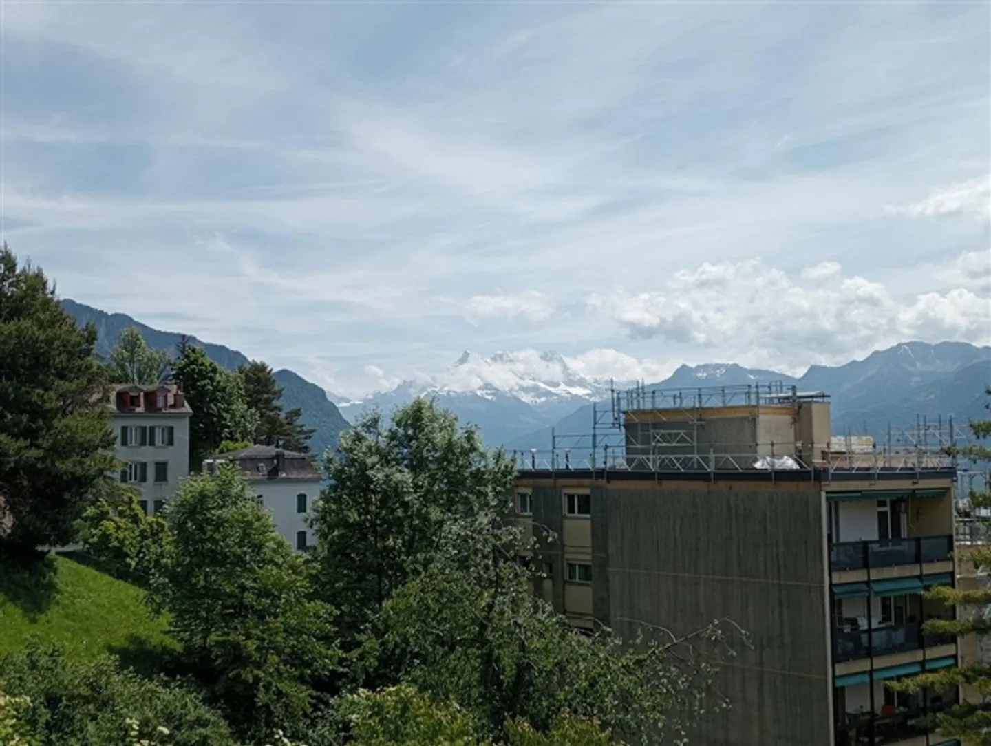 Ground floor apartment with large panoramic terrace in Montreux - Photo 4 of 7